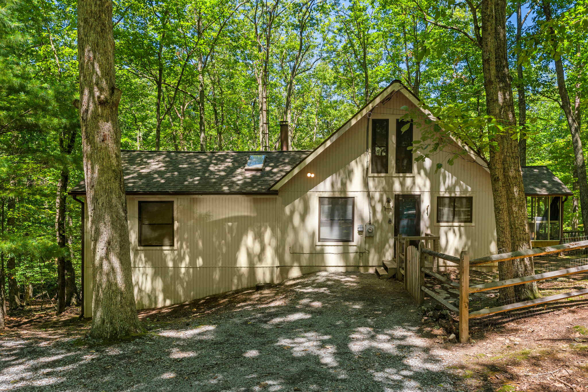 Pet-Friendly with Treehouse, Deck in The Woods Resort