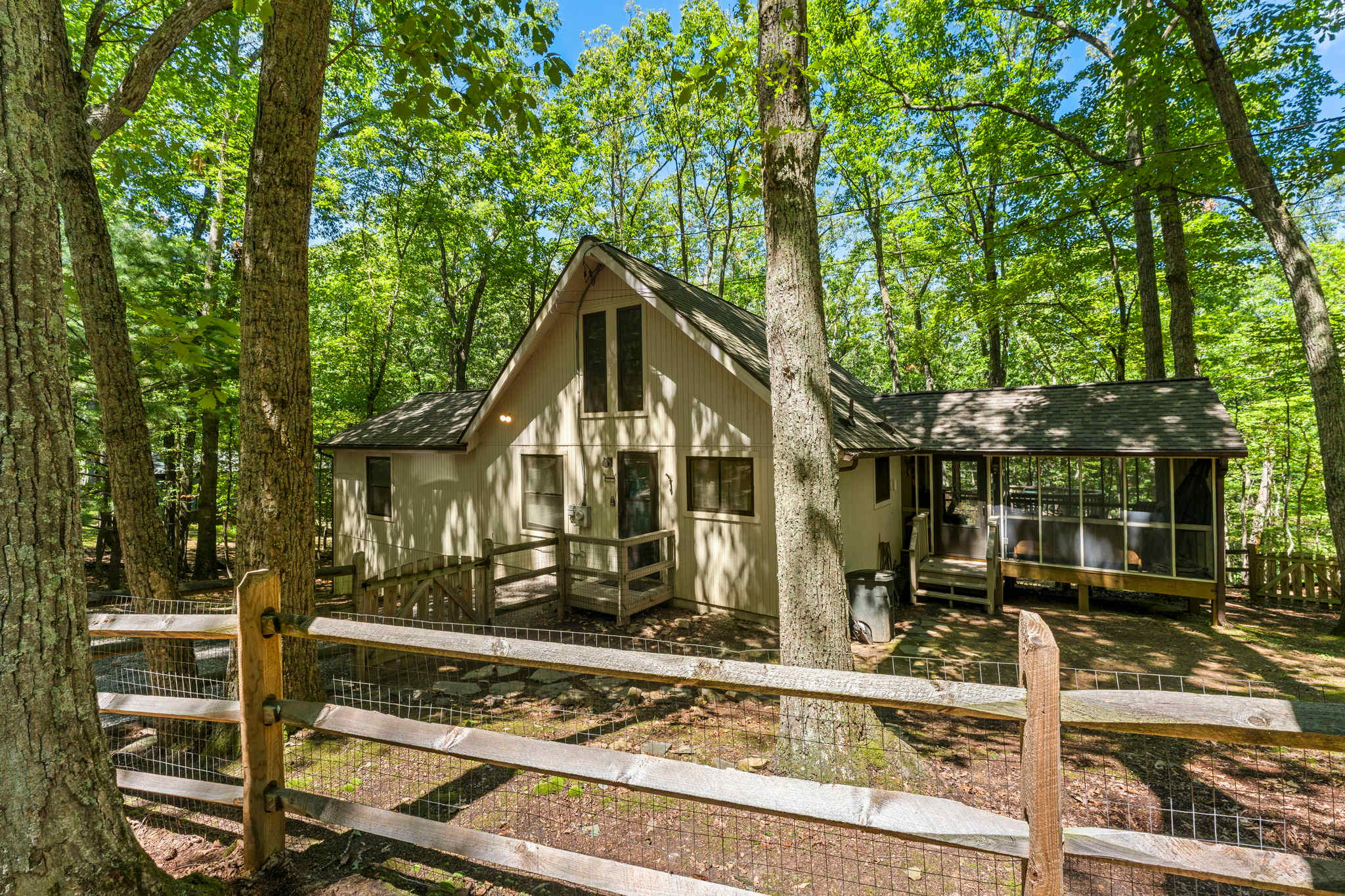 Pet-Friendly with Treehouse, Deck in The Woods Resort
