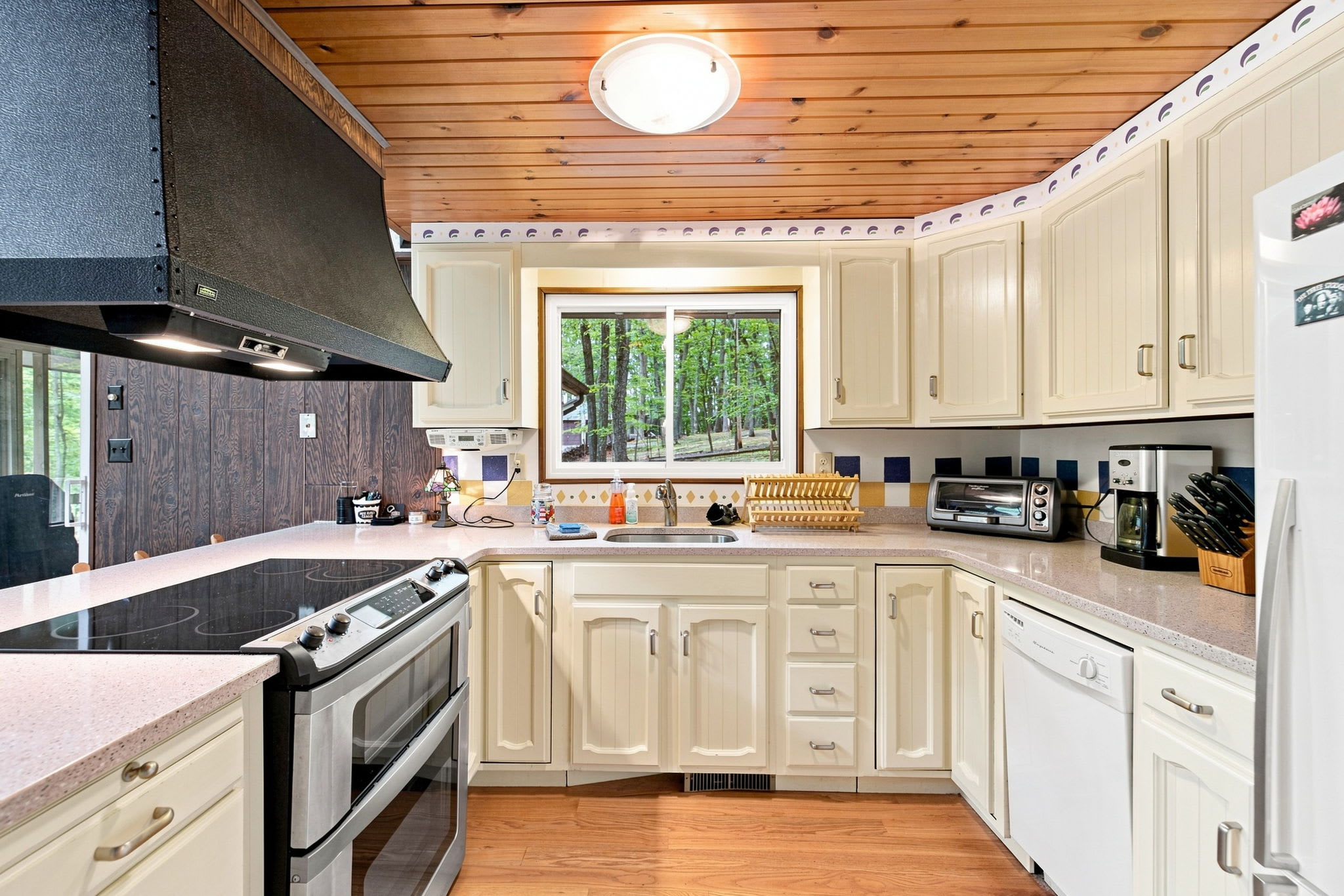 Pet-Friendly with Treehouse, Deck in The Woods Resort