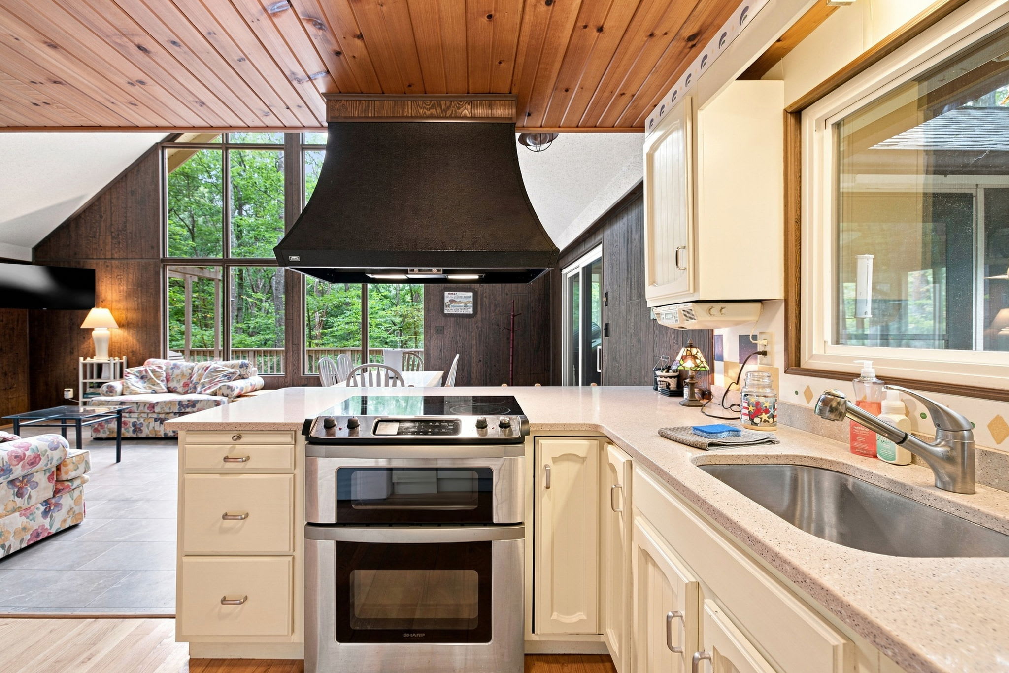 Pet-Friendly with Treehouse, Deck in The Woods Resort