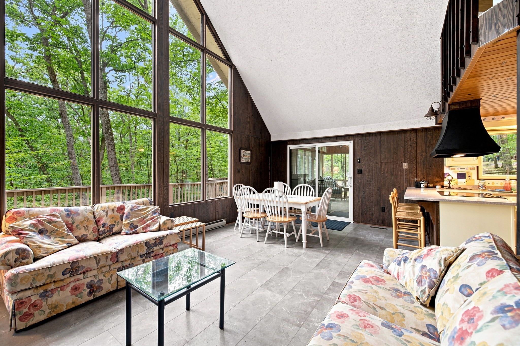 Pet-Friendly with Treehouse, Deck in The Woods Resort