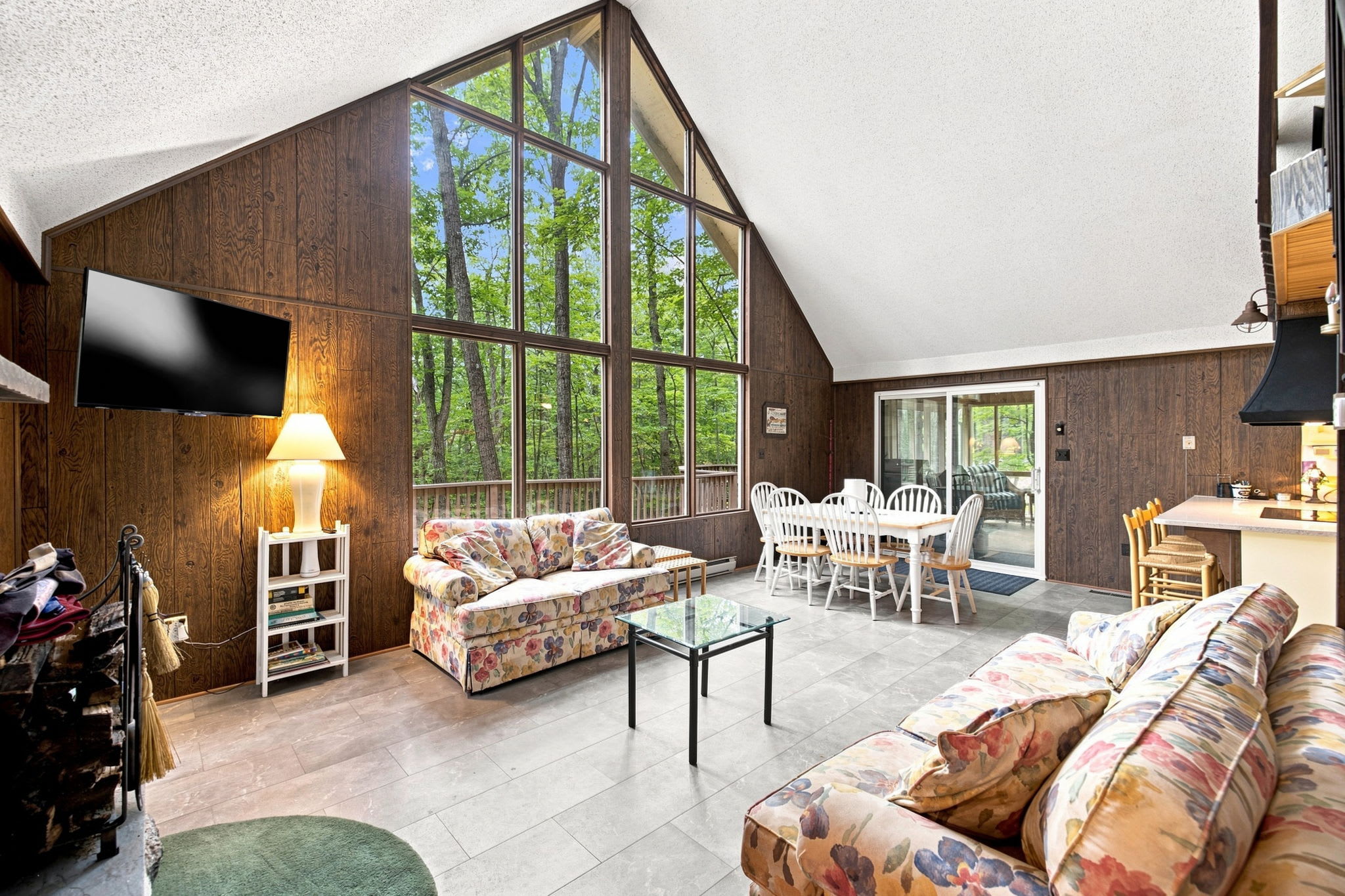Pet-Friendly with Treehouse, Deck in The Woods Resort
