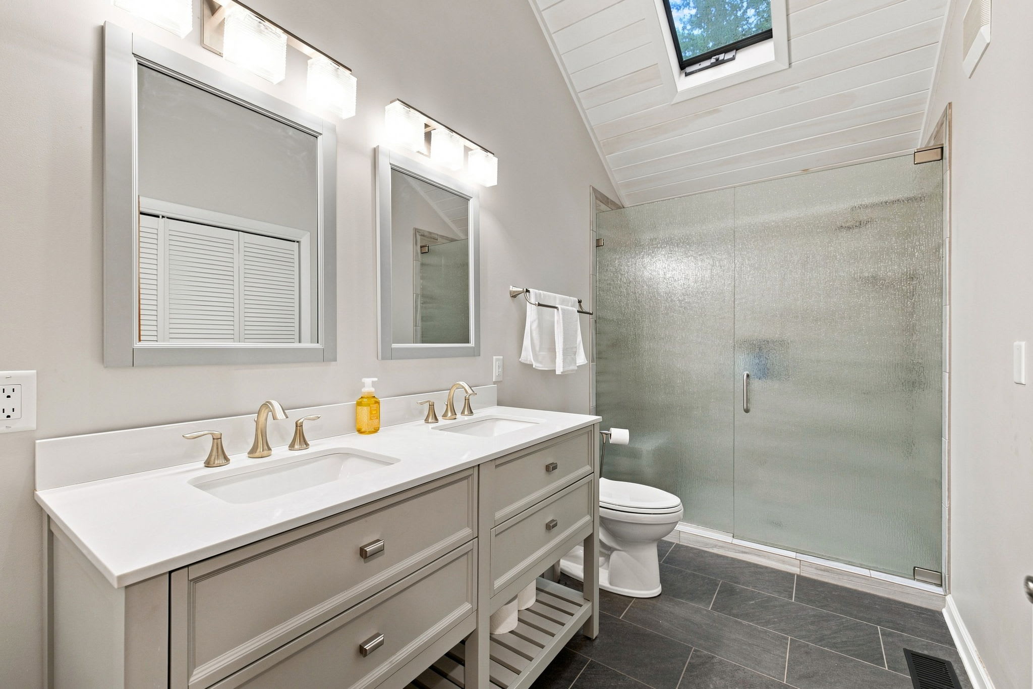 Pet-Friendly with Treehouse, Deck in The Woods Resort