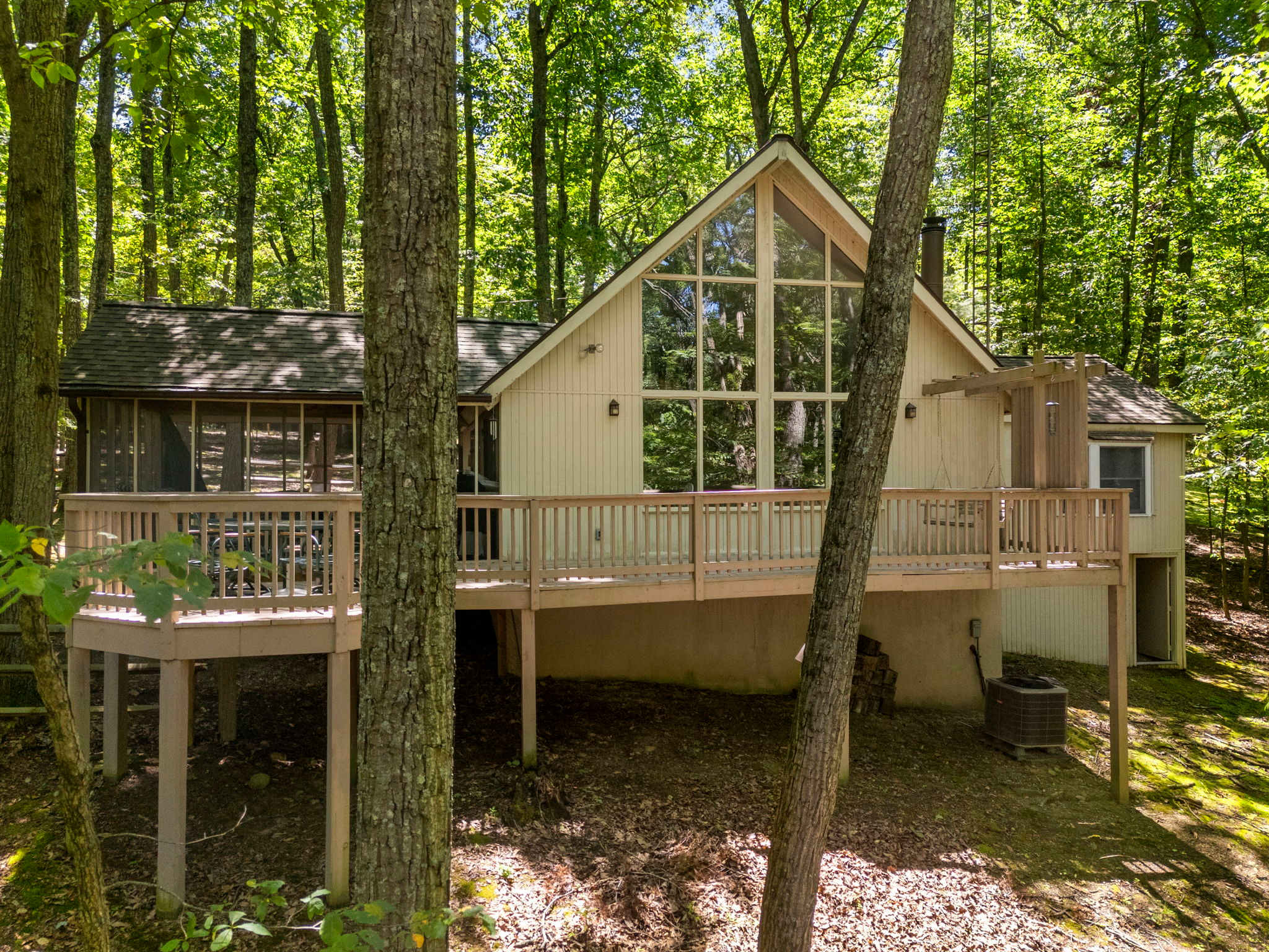 Pet-Friendly with Treehouse, Deck in The Woods Resort