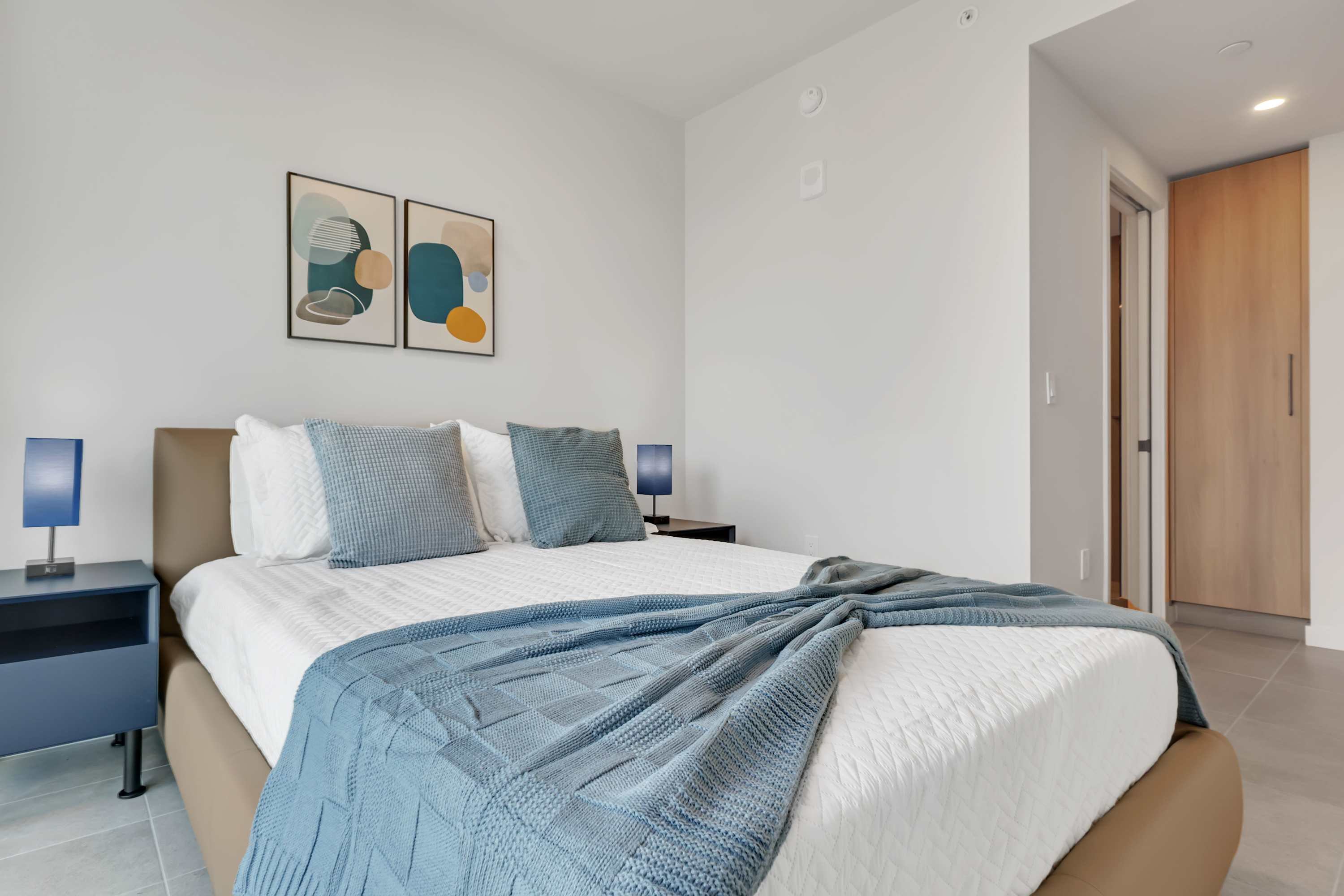 Elegant Downtown Studio