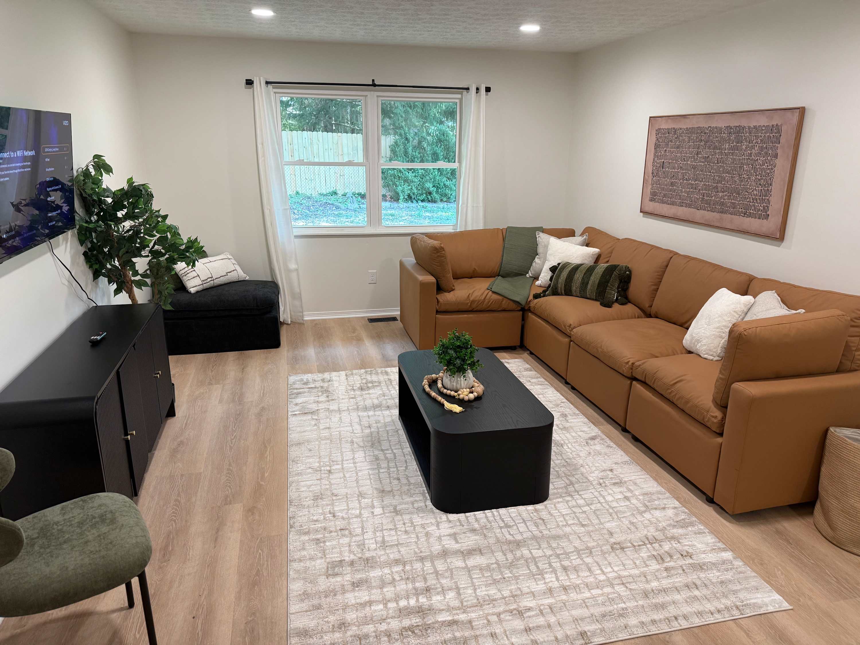 Cozy Reynoldsburg Home with Fireplace & Garage