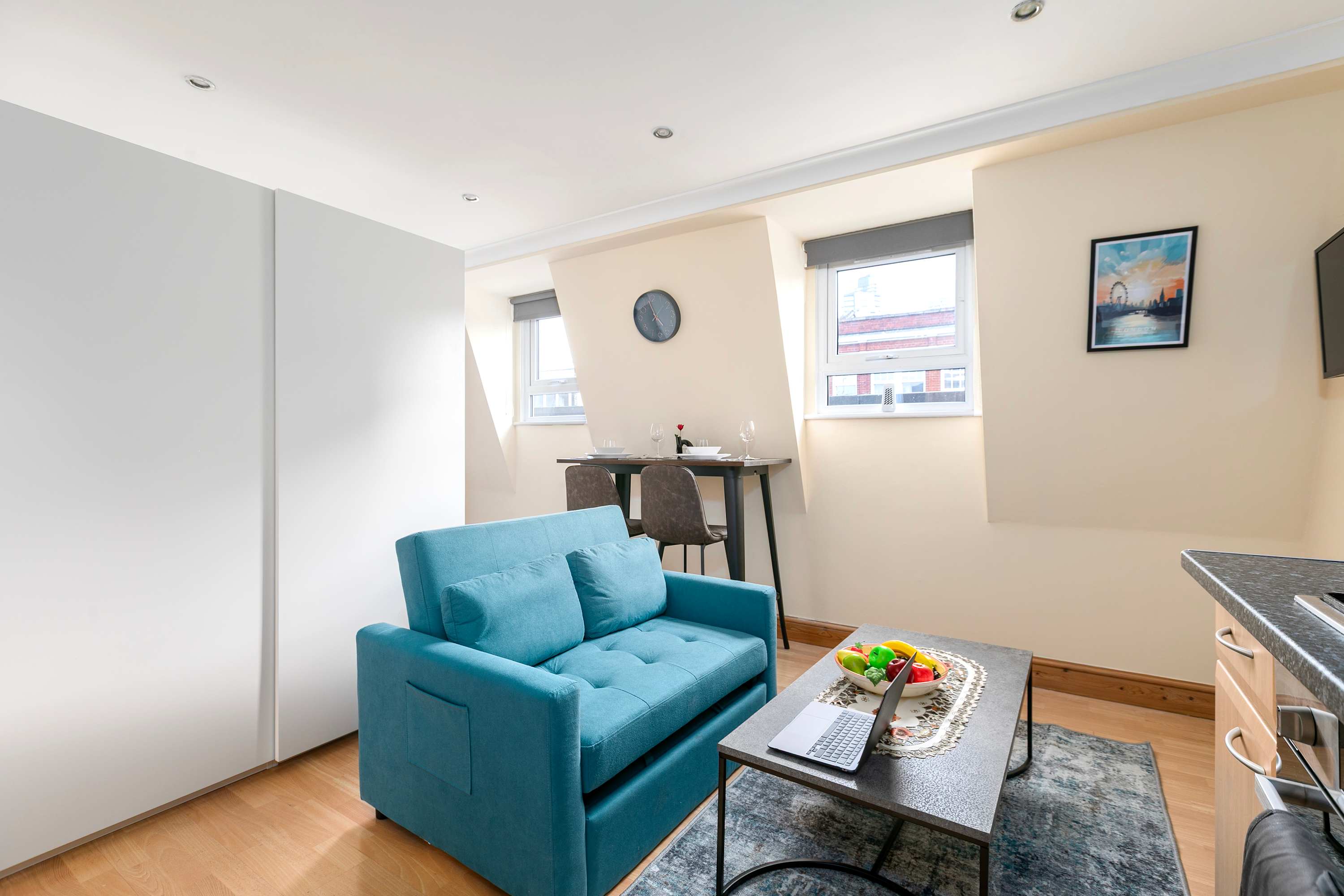 Cute Old Street Studio Suit Couple — London, England — vacation rental