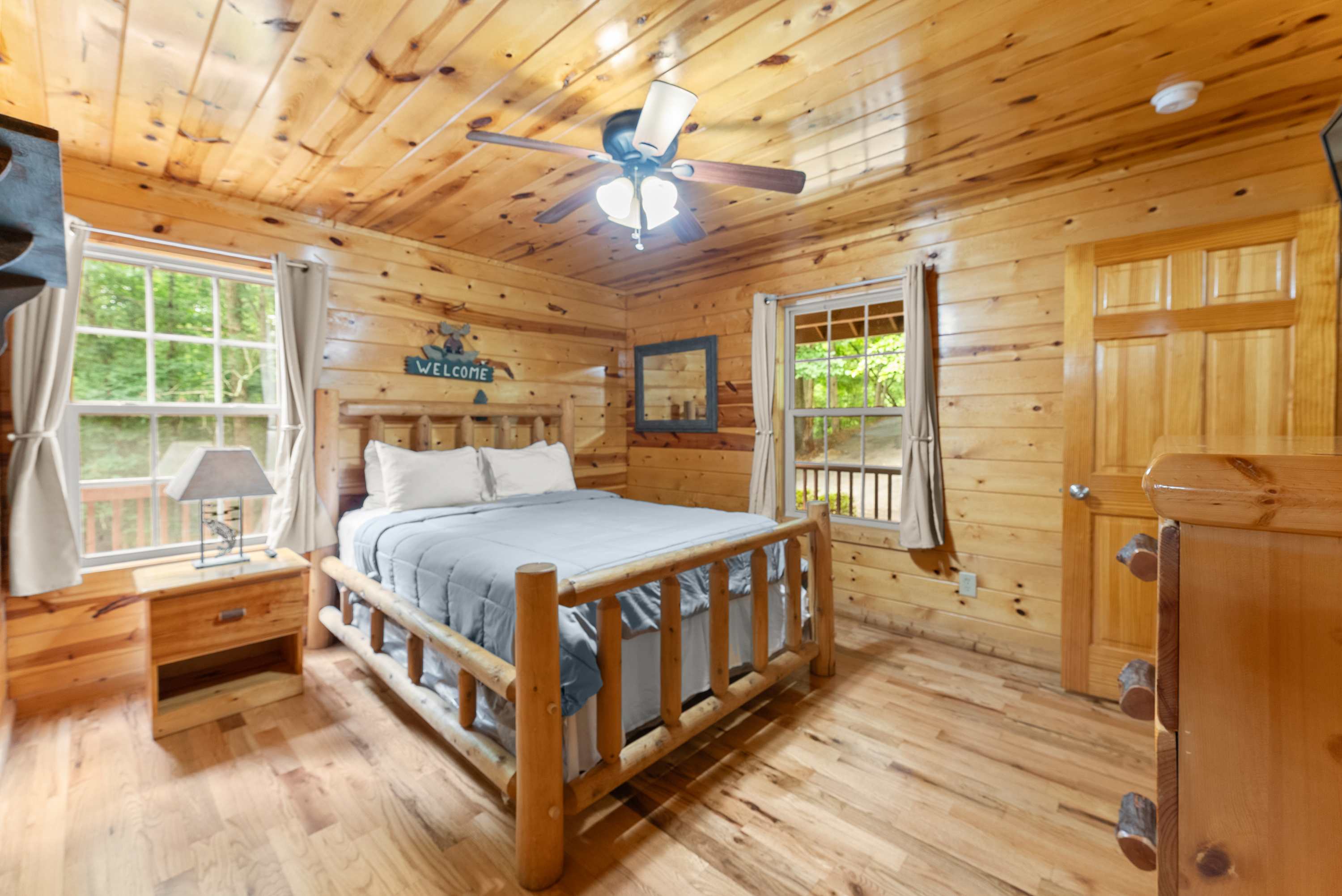 Second bedroom on the main floor with a Queen bed