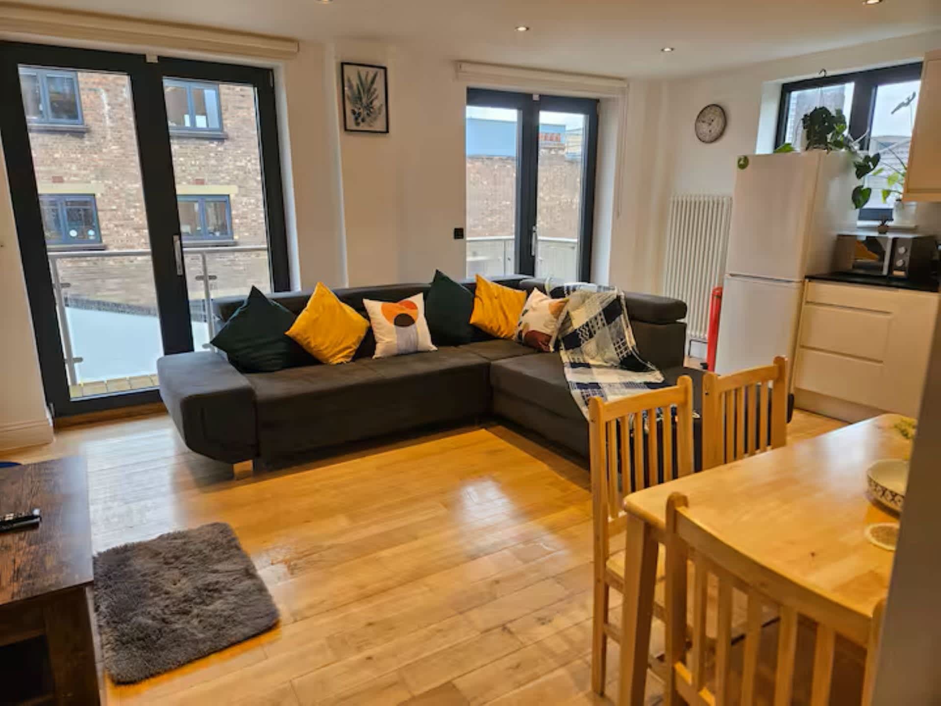Family friendly Hoxton 2BR 2 Bath Balcony Sleeps 6 — London, England — vacation rental