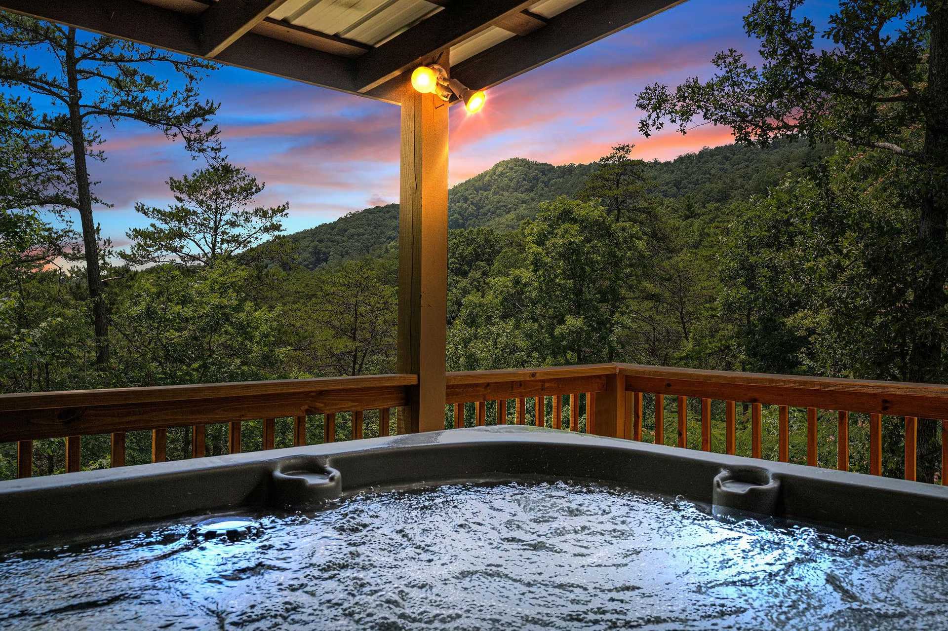 Starlit Ridge – Hot Tub, Fire Pit, Mountain Views