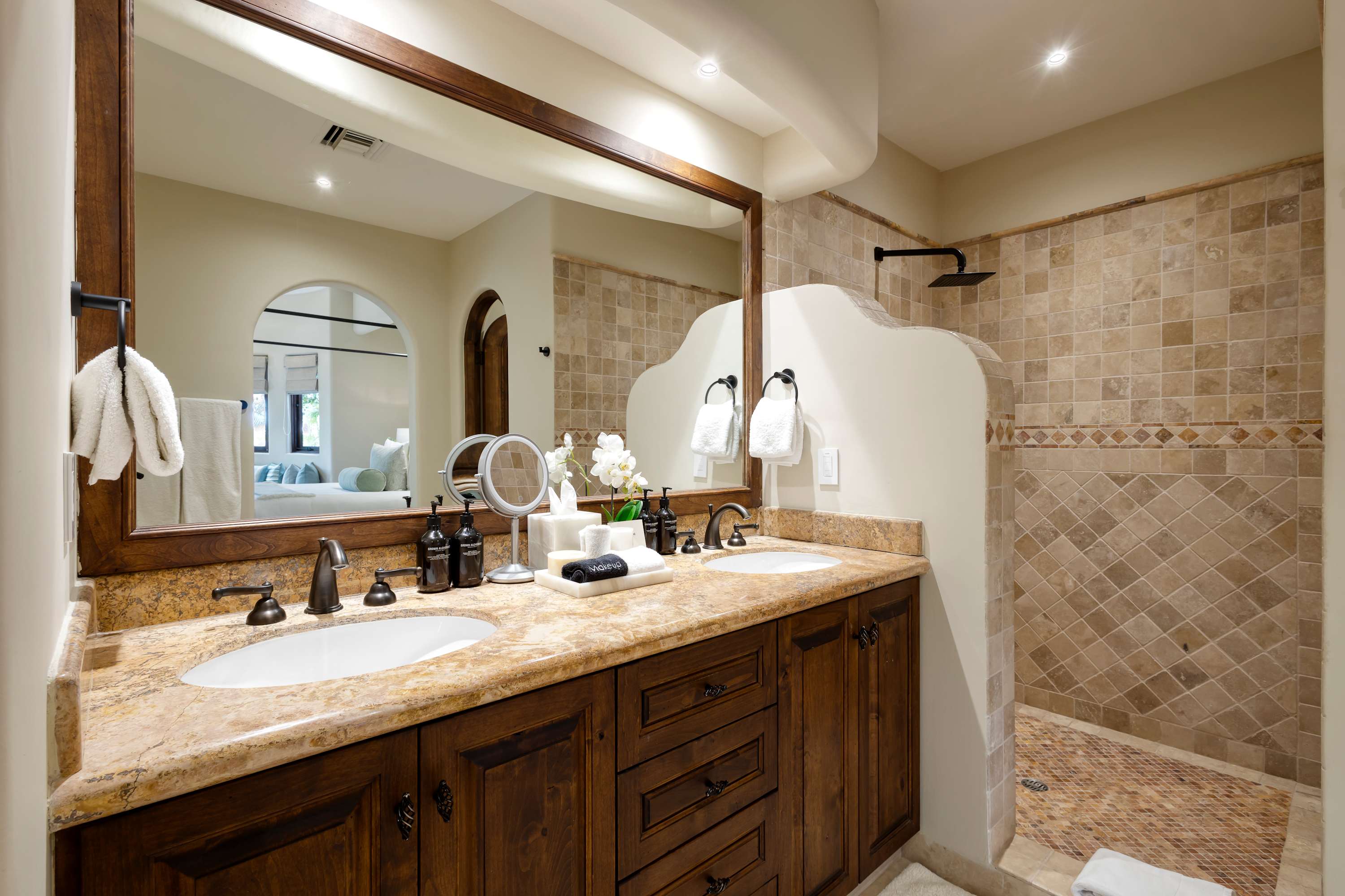 Bathroom 2 |