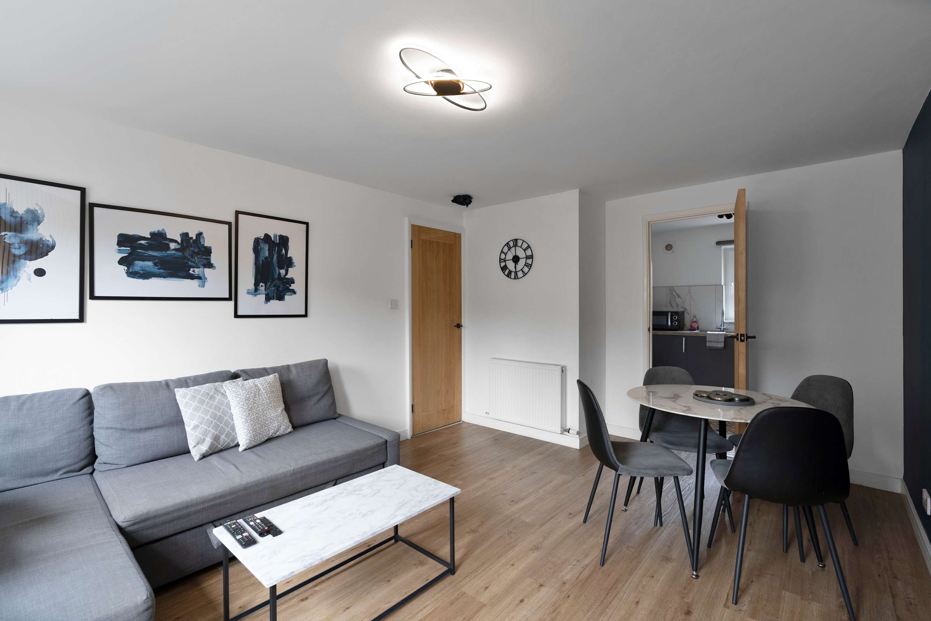 Edinburgh Stay | Near City Centre | Free Parking in Edinburgh EH7 - Property image 5 - VivreStays