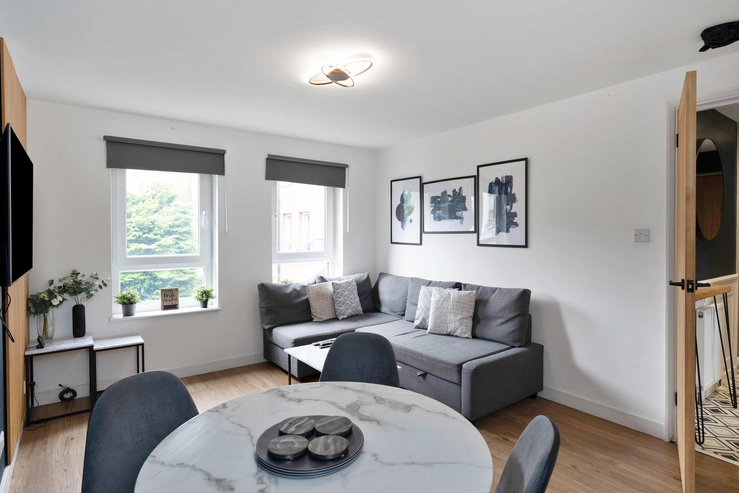 Edinburgh Stay | Near City Centre | Free Parking in Edinburgh EH7 - Property image 3 - VivreStays