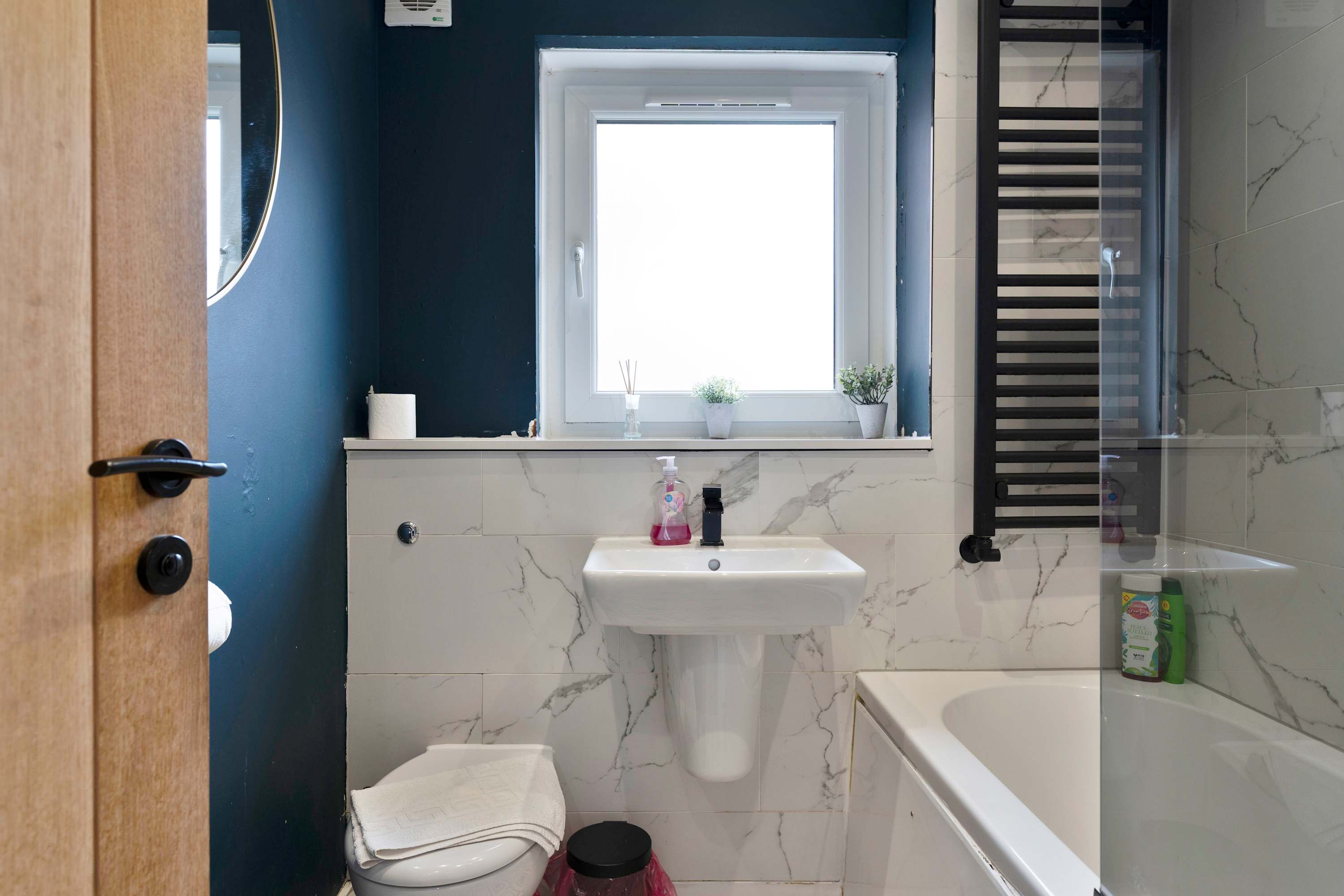 Edinburgh Stay | Near City Centre | Free Parking in Edinburgh EH7 - Property image 16 - VivreStays