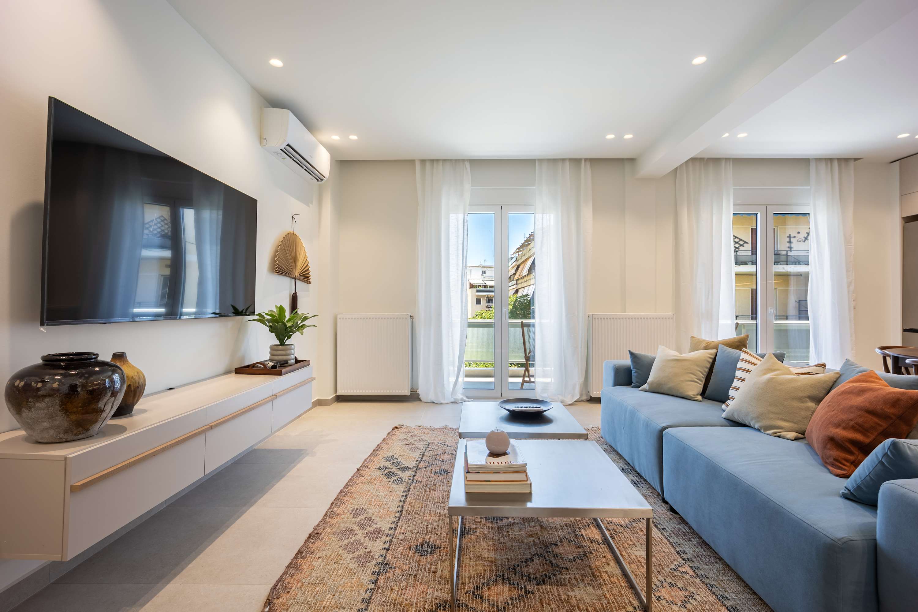 Elegant & Spacious 3BR Apt with Balcony in Pagrati