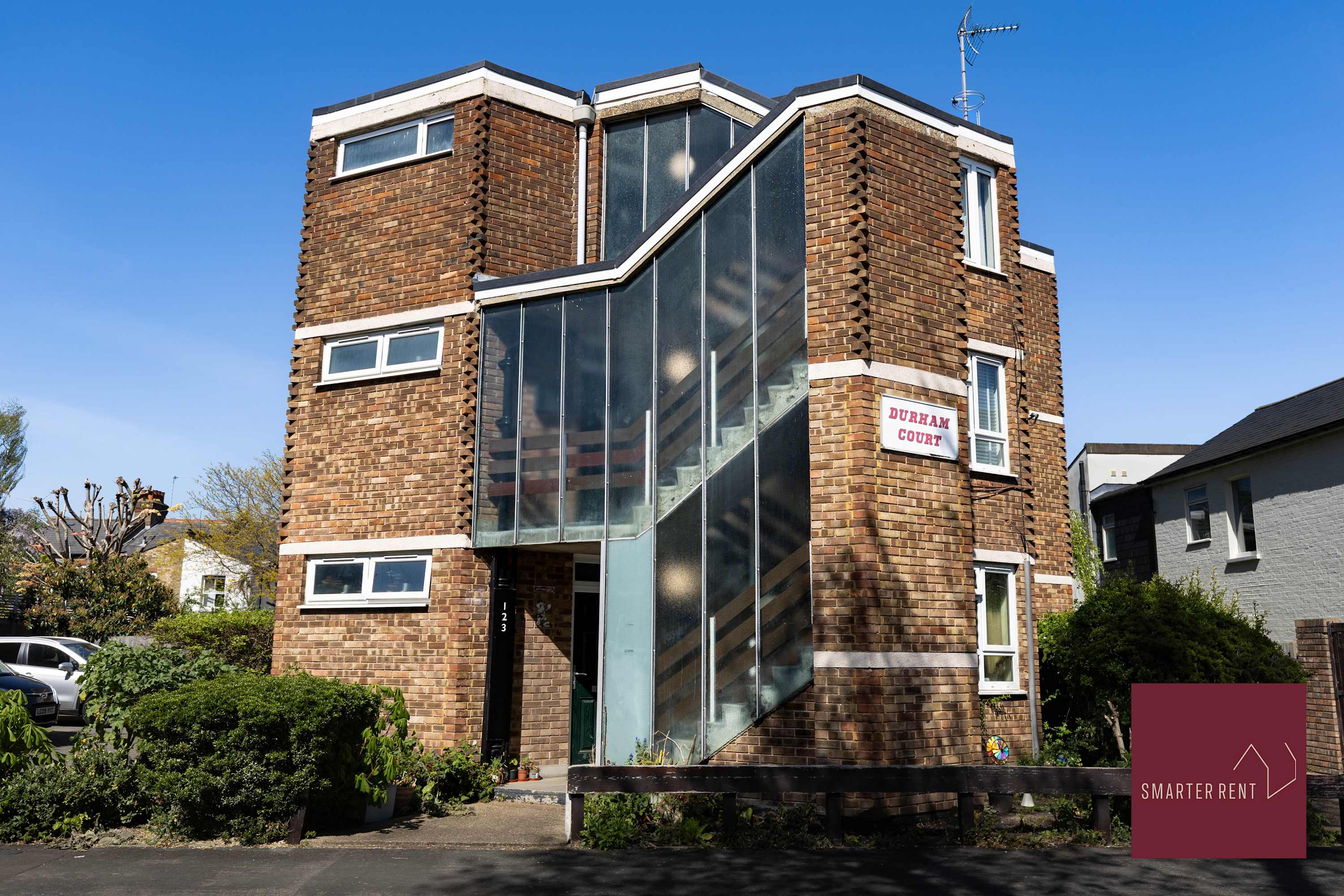 View Teddington, One Bedroom Flat, Parking in 22 Sunnyside Road, Durham Court TW11 0SN Teddington, One Bedroom Flat, Parking in 22 Sunnyside Road, Durham Court TW11 0SN - Property image 15 - VivreStays