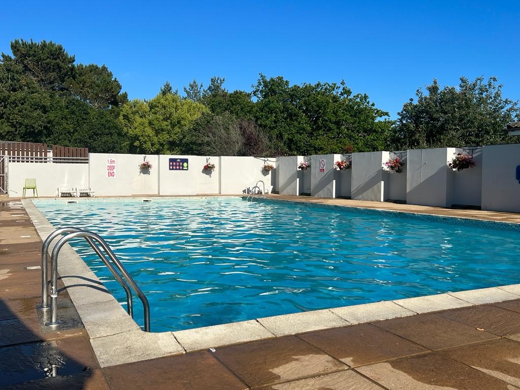 Milford on Sea - 4 Bedroom Lodge in Shorefield Country Park, Shorefield Road SO41 0LH - Property image 21 - VivreStays