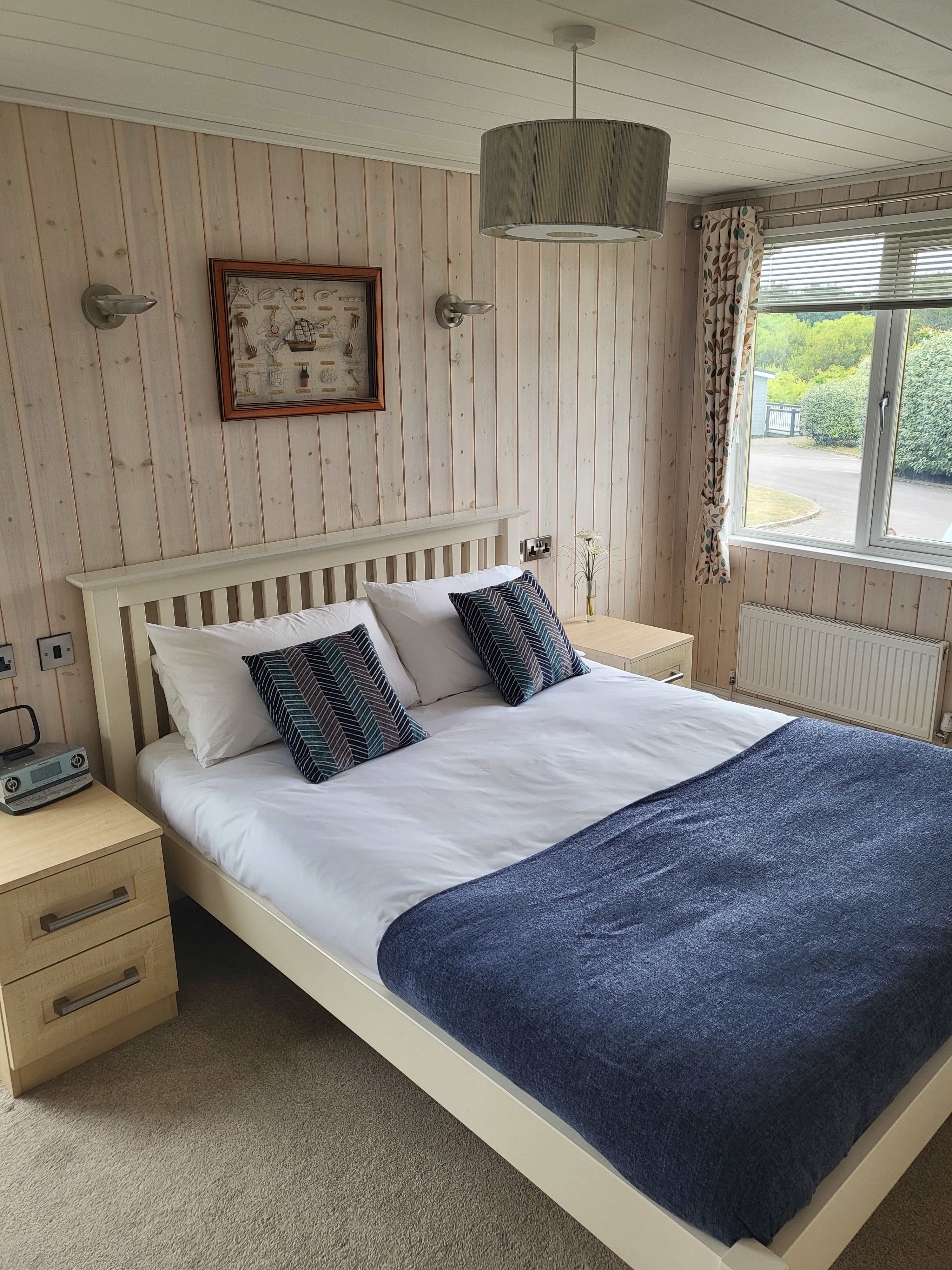 Milford on Sea - 4 Bedroom Lodge in Shorefield Country Park, Shorefield Road SO41 0LH - Property image 9 - VivreStays
