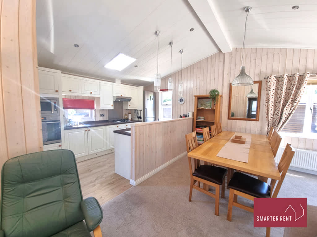 Milford on Sea - 4 Bedroom Lodge in Shorefield Country Park, Shorefield Road SO41 0LH - Property image 8 - VivreStays
