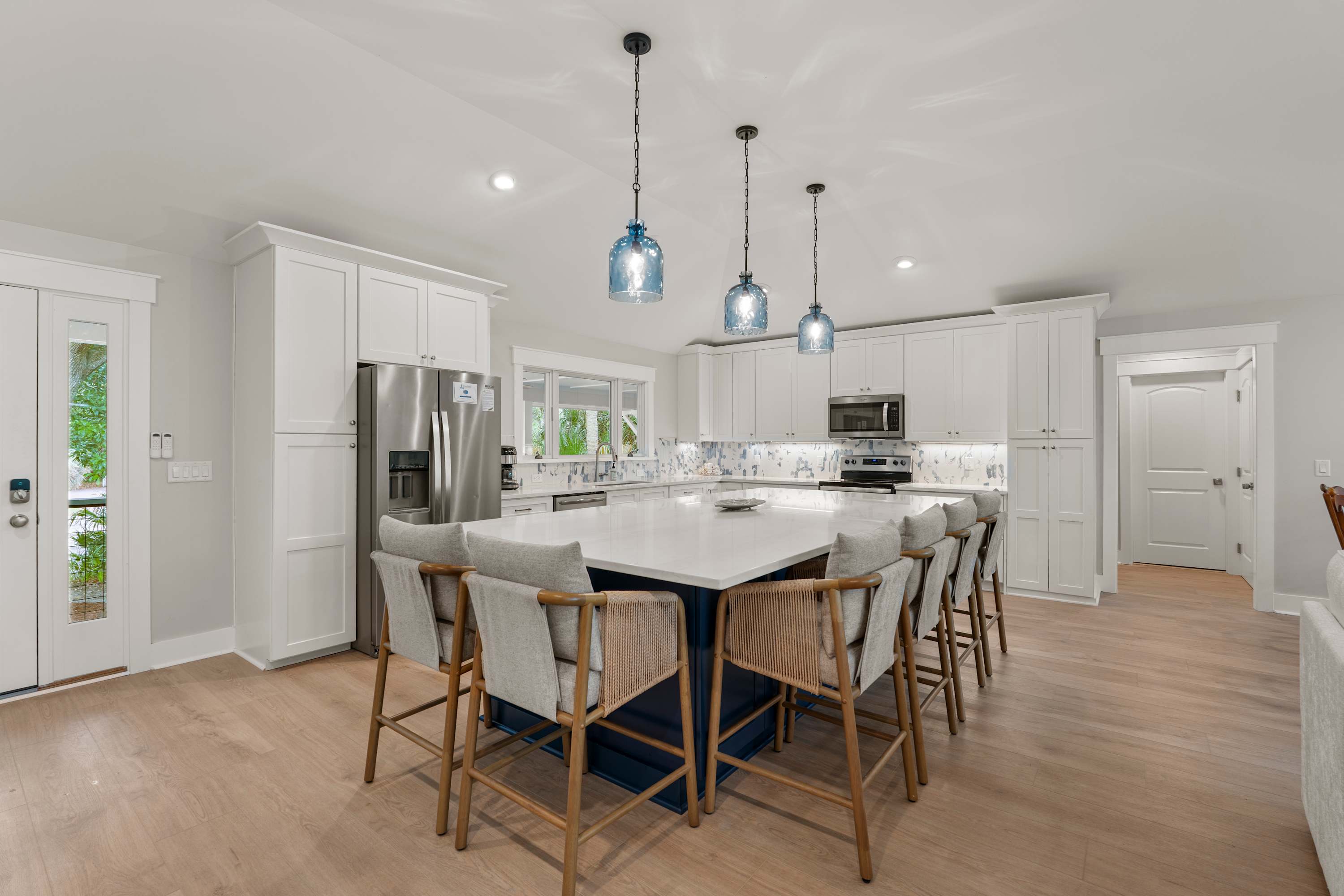 Kitchen and Island Bar