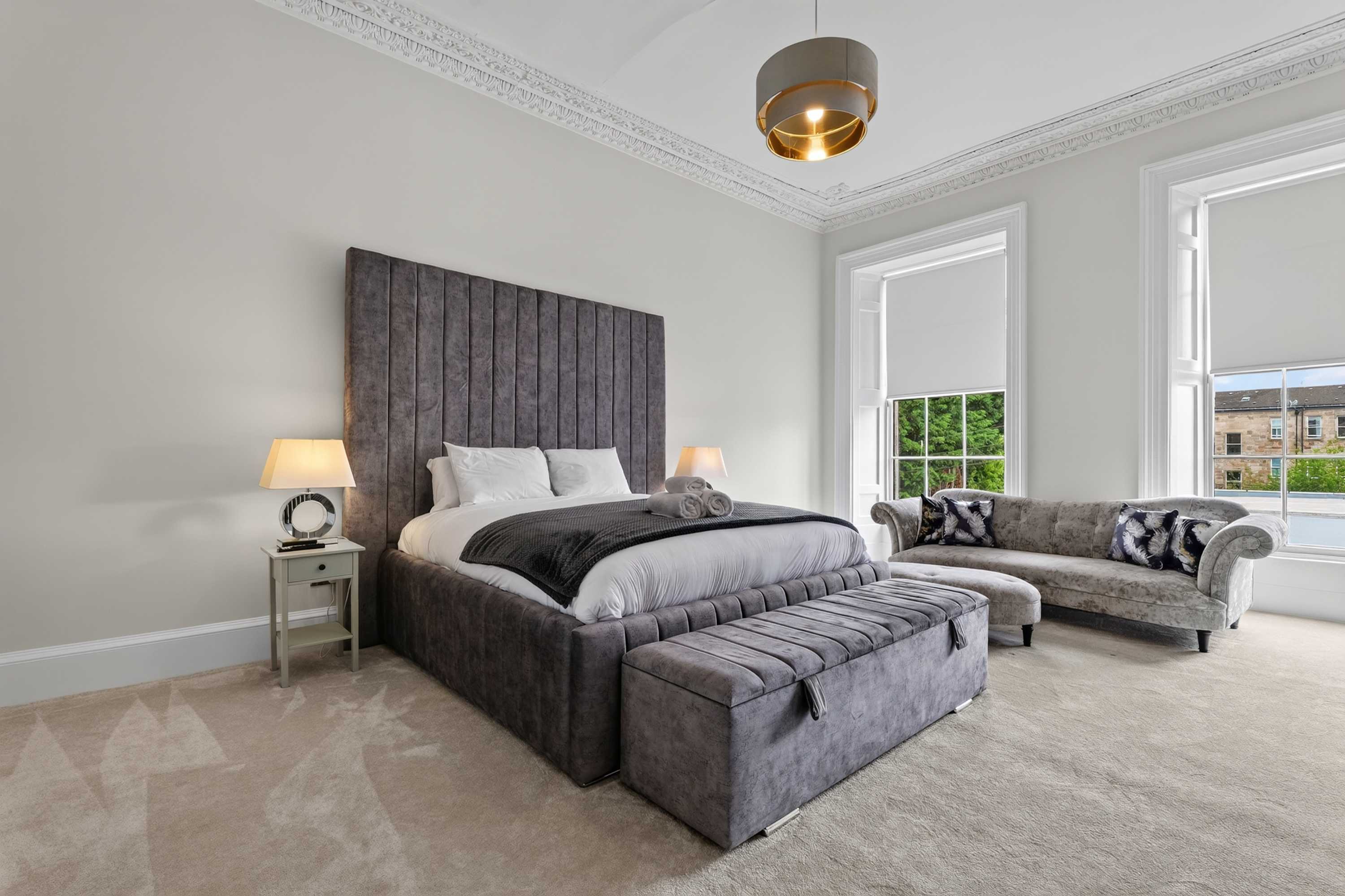View Spacious 5-Bedroom Glasgow Home Perfect for City Breaks in Ashley Street 7 G3 6DR Spacious 5-Bedroom Glasgow Home Perfect for City Breaks in Ashley Street 7 G3 6DR - Property image 9 - VivreStays
