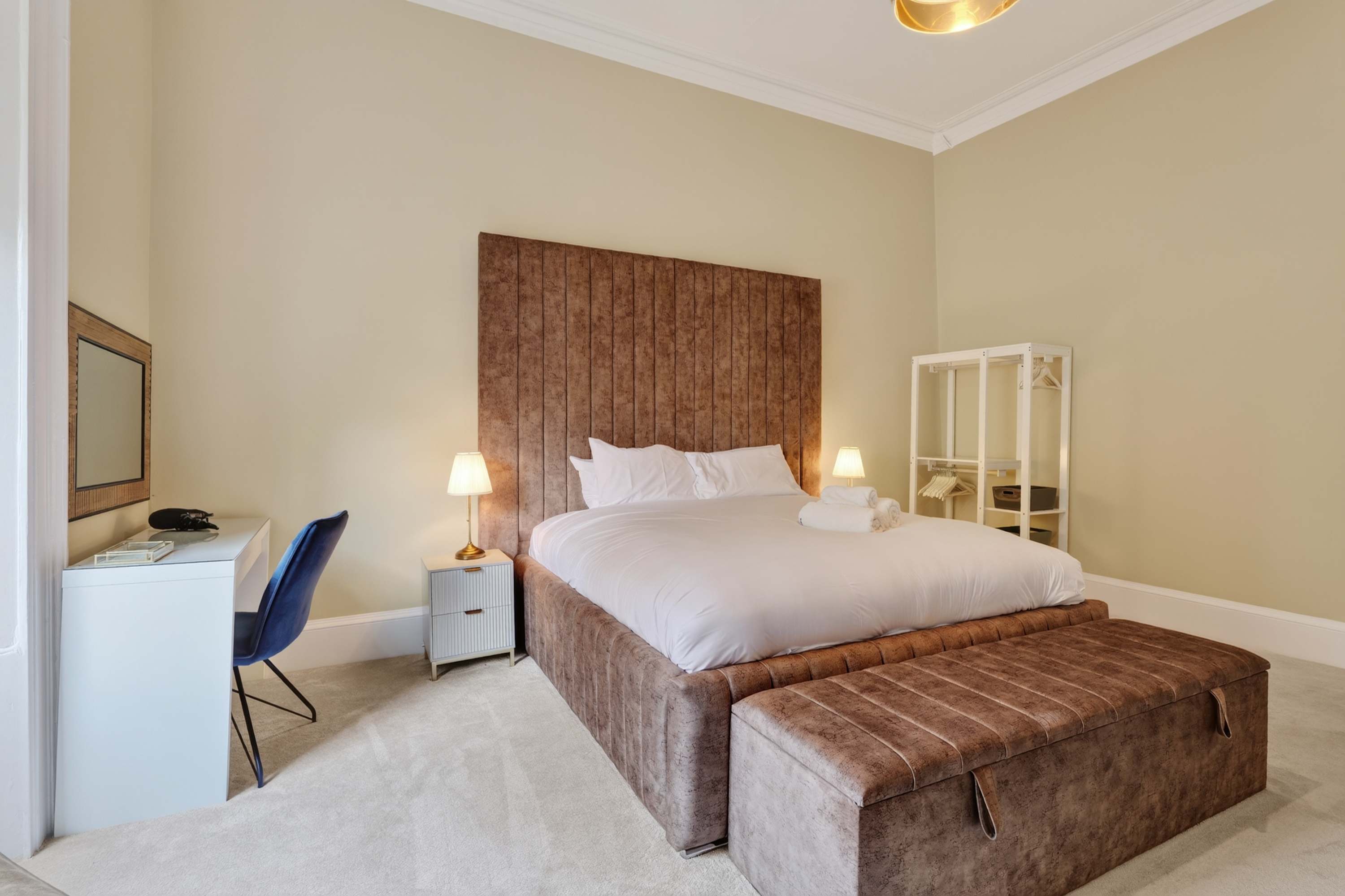 View Spacious 5-Bedroom Glasgow Home Perfect for City Breaks in Ashley Street 7 G3 6DR Spacious 5-Bedroom Glasgow Home Perfect for City Breaks in Ashley Street 7 G3 6DR - Property image 10 - VivreStays