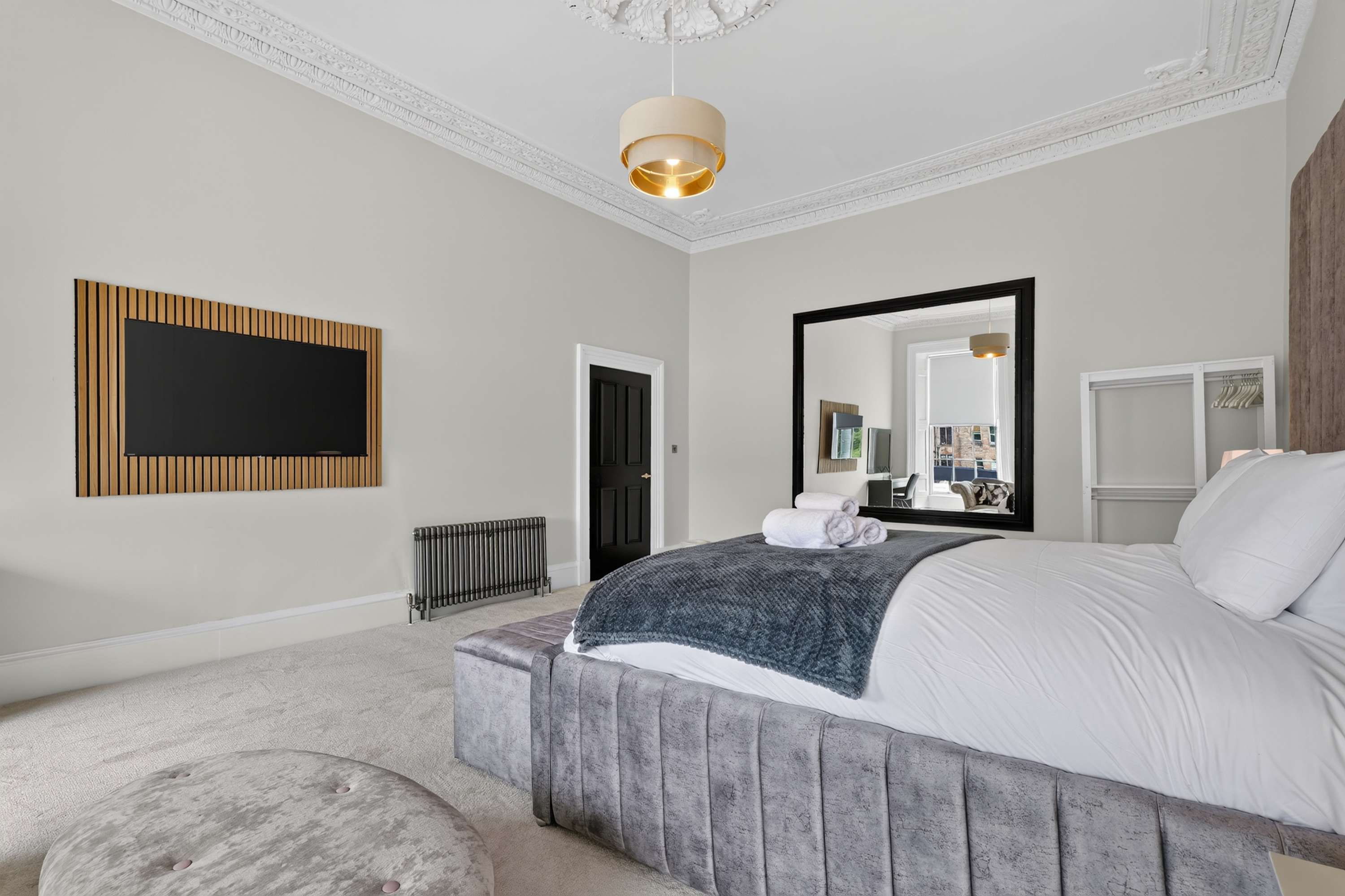 View Spacious 5-Bedroom Glasgow Home Perfect for City Breaks in Ashley Street 7 G3 6DR Spacious 5-Bedroom Glasgow Home Perfect for City Breaks in Ashley Street 7 G3 6DR - Property image 8 - VivreStays