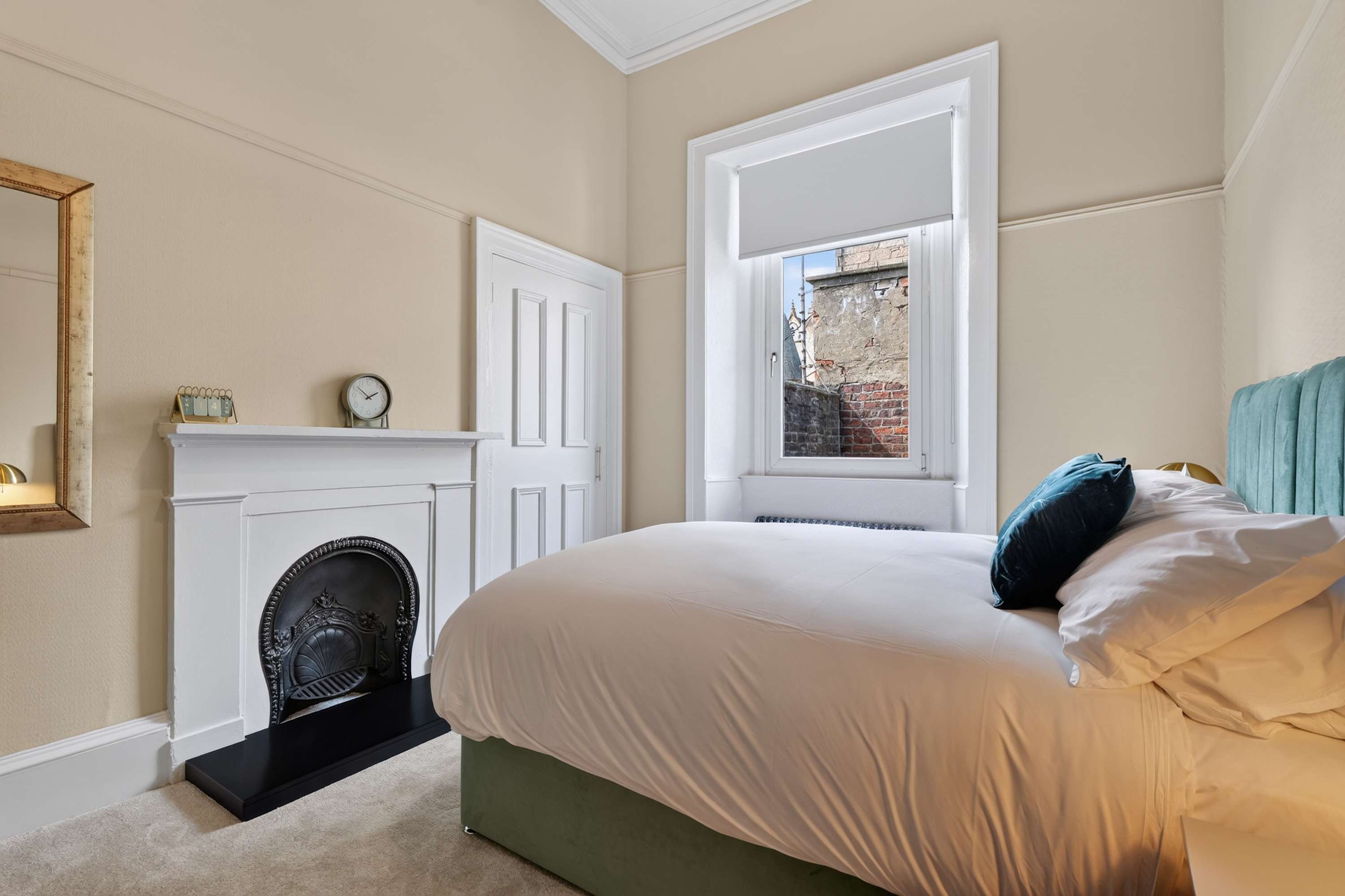 View Spacious 5-Bedroom Glasgow Home Perfect for City Breaks in Ashley Street 7 G3 6DR Spacious 5-Bedroom Glasgow Home Perfect for City Breaks in Ashley Street 7 G3 6DR - Property image 14 - VivreStays