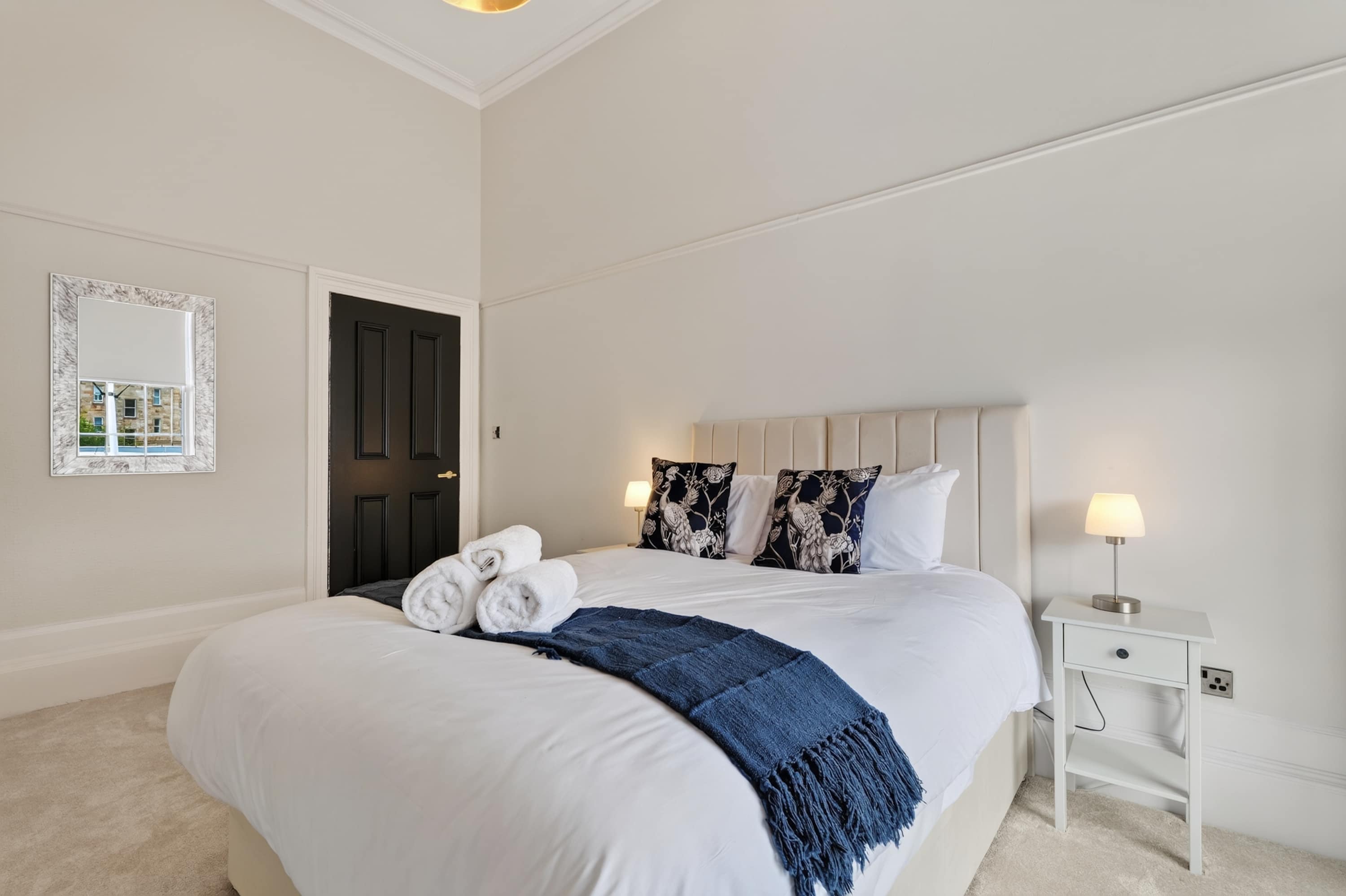 View Spacious 5-Bedroom Glasgow Home Perfect for City Breaks in Ashley Street 7 G3 6DR Spacious 5-Bedroom Glasgow Home Perfect for City Breaks in Ashley Street 7 G3 6DR - Property image 11 - VivreStays