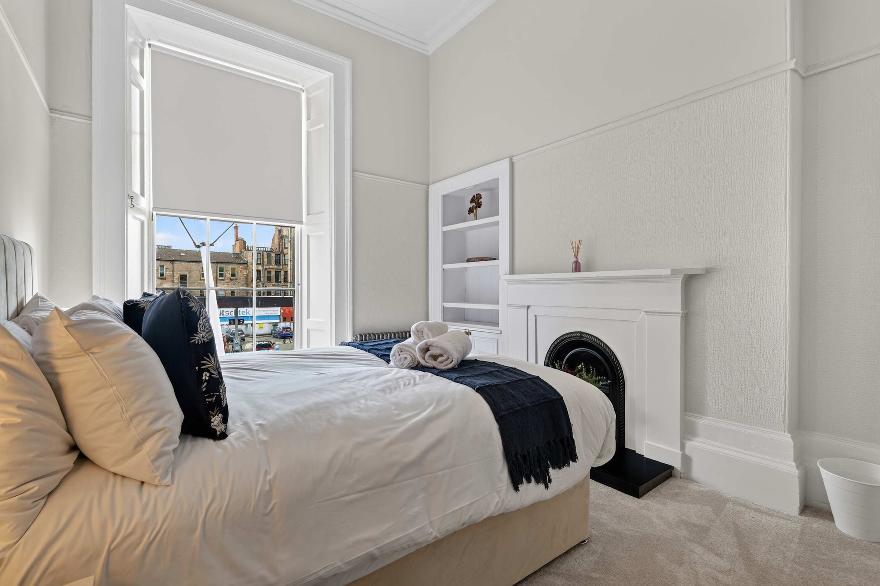 View Spacious 5-Bedroom Glasgow Home Perfect for City Breaks in Ashley Street 7 G3 6DR Spacious 5-Bedroom Glasgow Home Perfect for City Breaks in Ashley Street 7 G3 6DR - Property image 12 - VivreStays