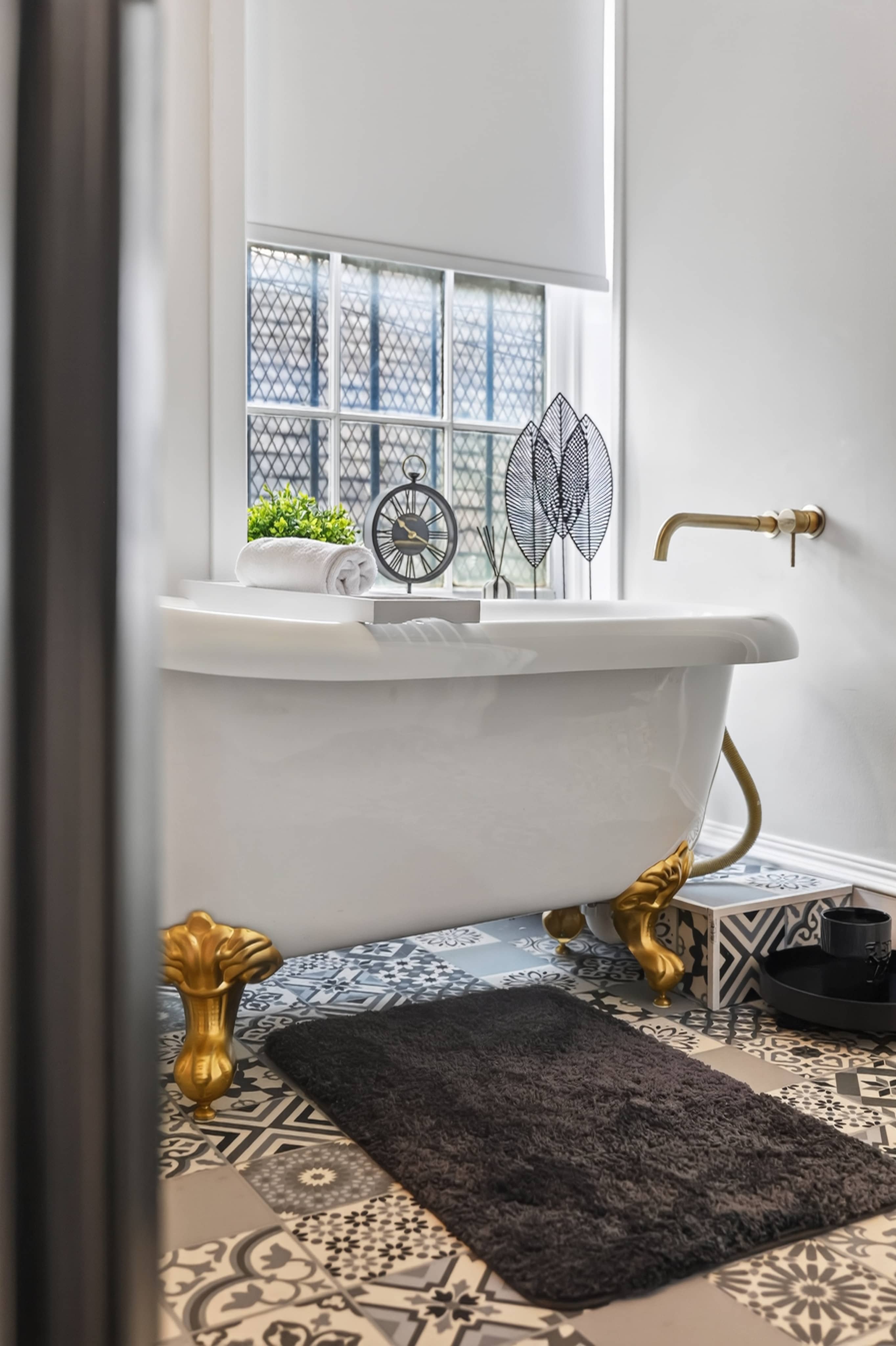 View Spacious 5-Bedroom Glasgow Home Perfect for City Breaks in Ashley Street 7 G3 6DR Spacious 5-Bedroom Glasgow Home Perfect for City Breaks in Ashley Street 7 G3 6DR - Property image 17 - VivreStays