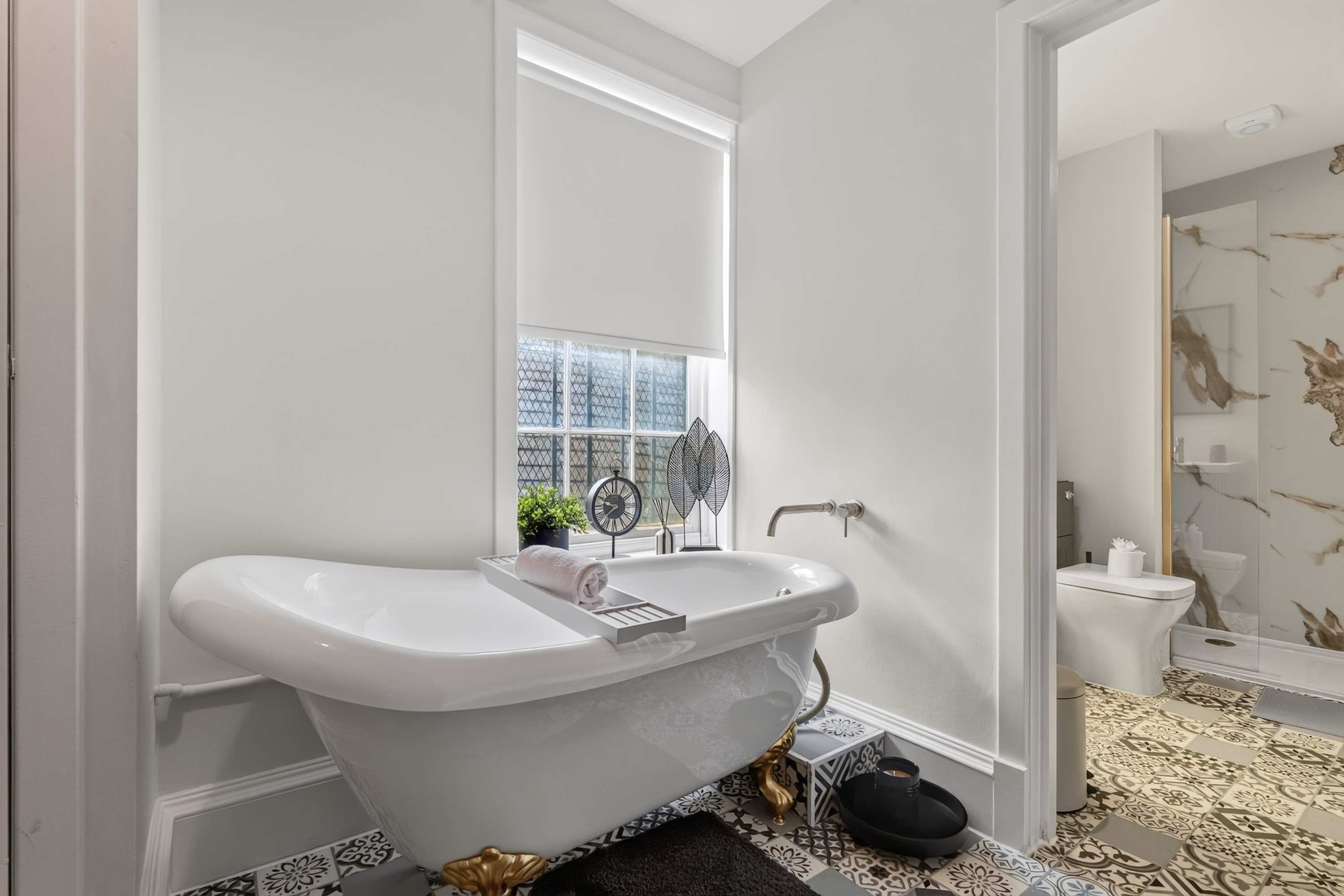 View Spacious 5-Bedroom Glasgow Home Perfect for City Breaks in Ashley Street 7 G3 6DR Spacious 5-Bedroom Glasgow Home Perfect for City Breaks in Ashley Street 7 G3 6DR - Property image 18 - VivreStays
