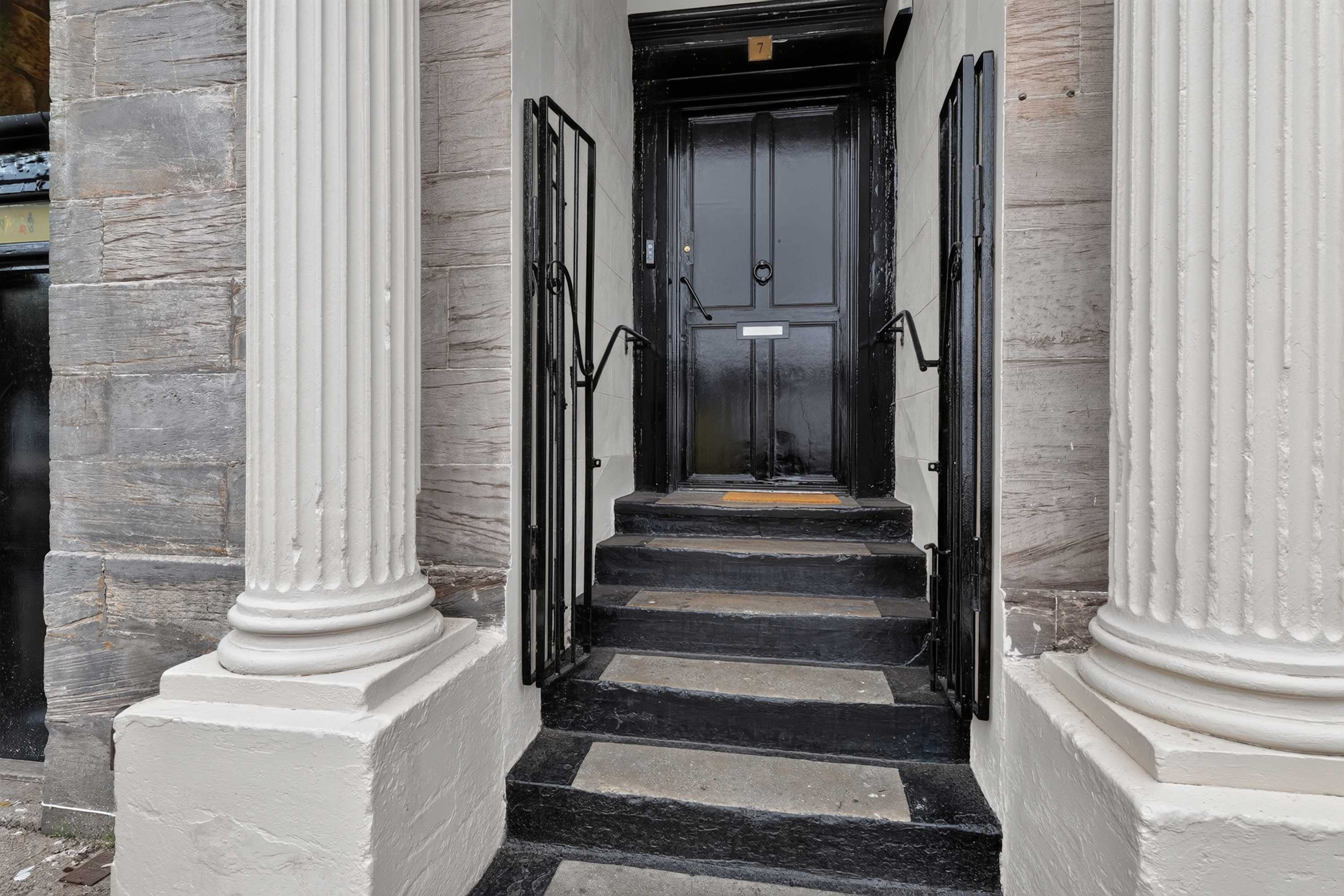 View Spacious 5-Bedroom Glasgow Home Perfect for City Breaks in Ashley Street 7 G3 6DR Spacious 5-Bedroom Glasgow Home Perfect for City Breaks in Ashley Street 7 G3 6DR - Property image 20 - VivreStays