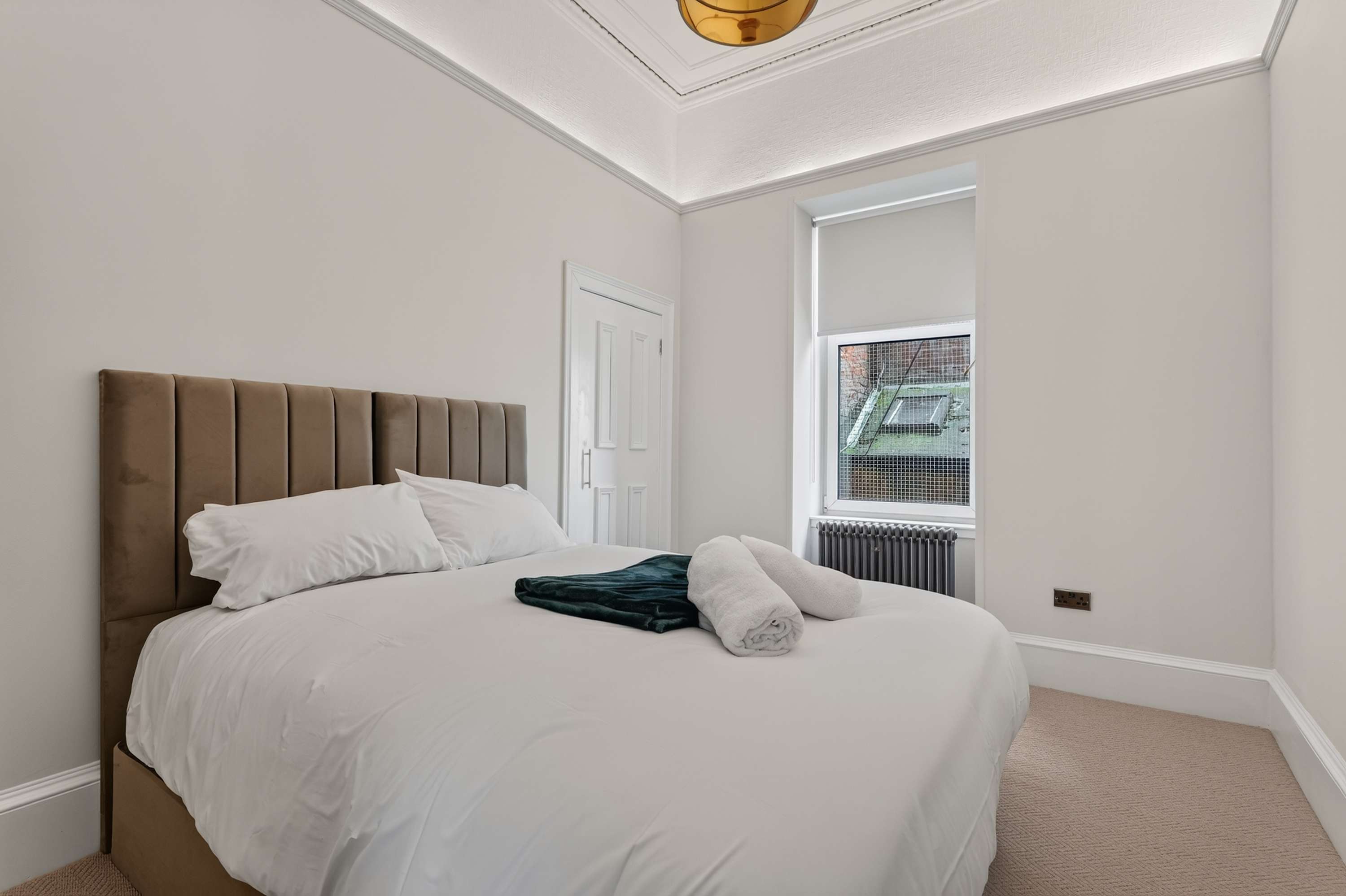 View Spacious 5-Bedroom Glasgow Home Perfect for City Breaks in Ashley Street 7 G3 6DR Spacious 5-Bedroom Glasgow Home Perfect for City Breaks in Ashley Street 7 G3 6DR - Property image 15 - VivreStays