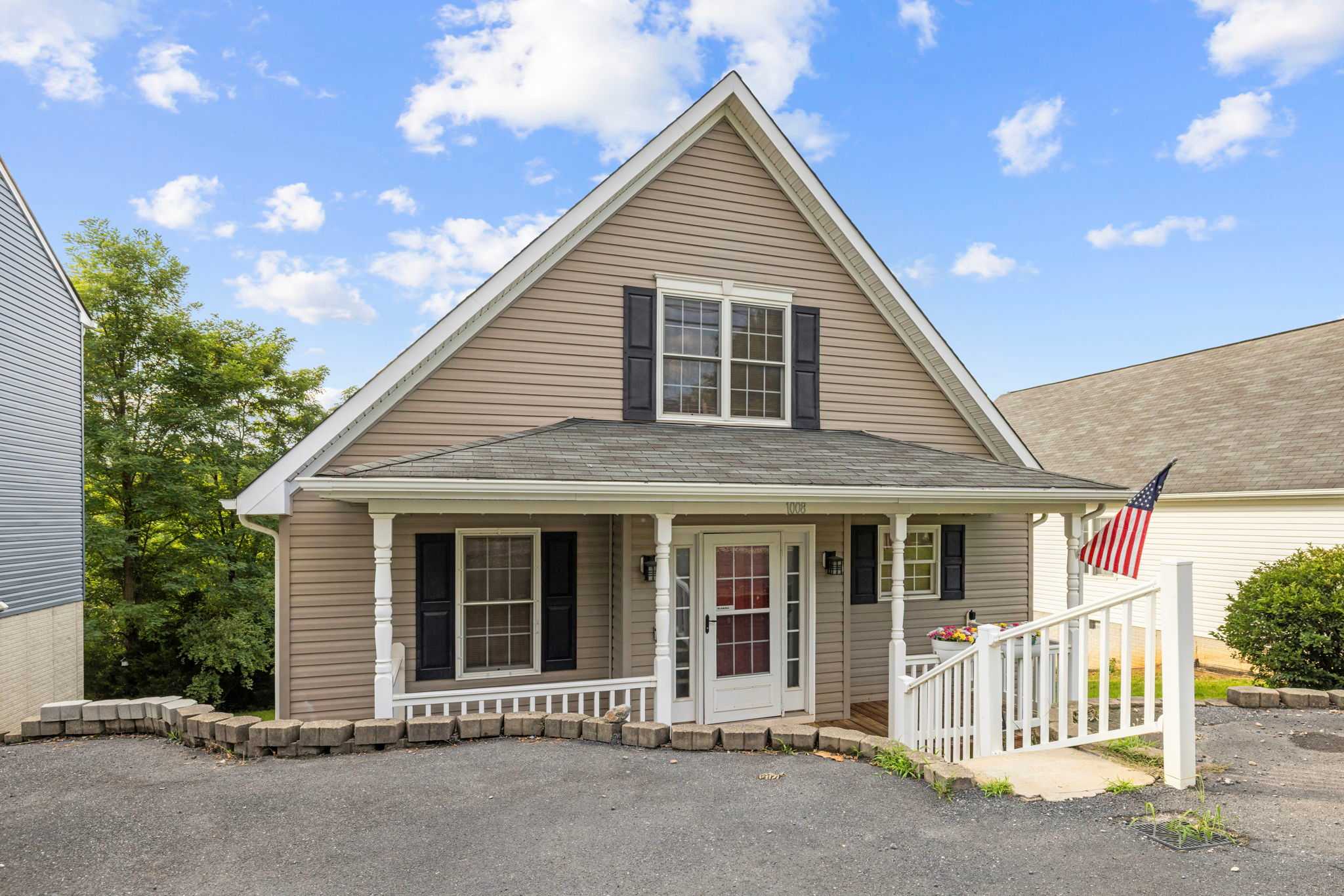 Staunton Stay, Historic Charm & Modern Comfort