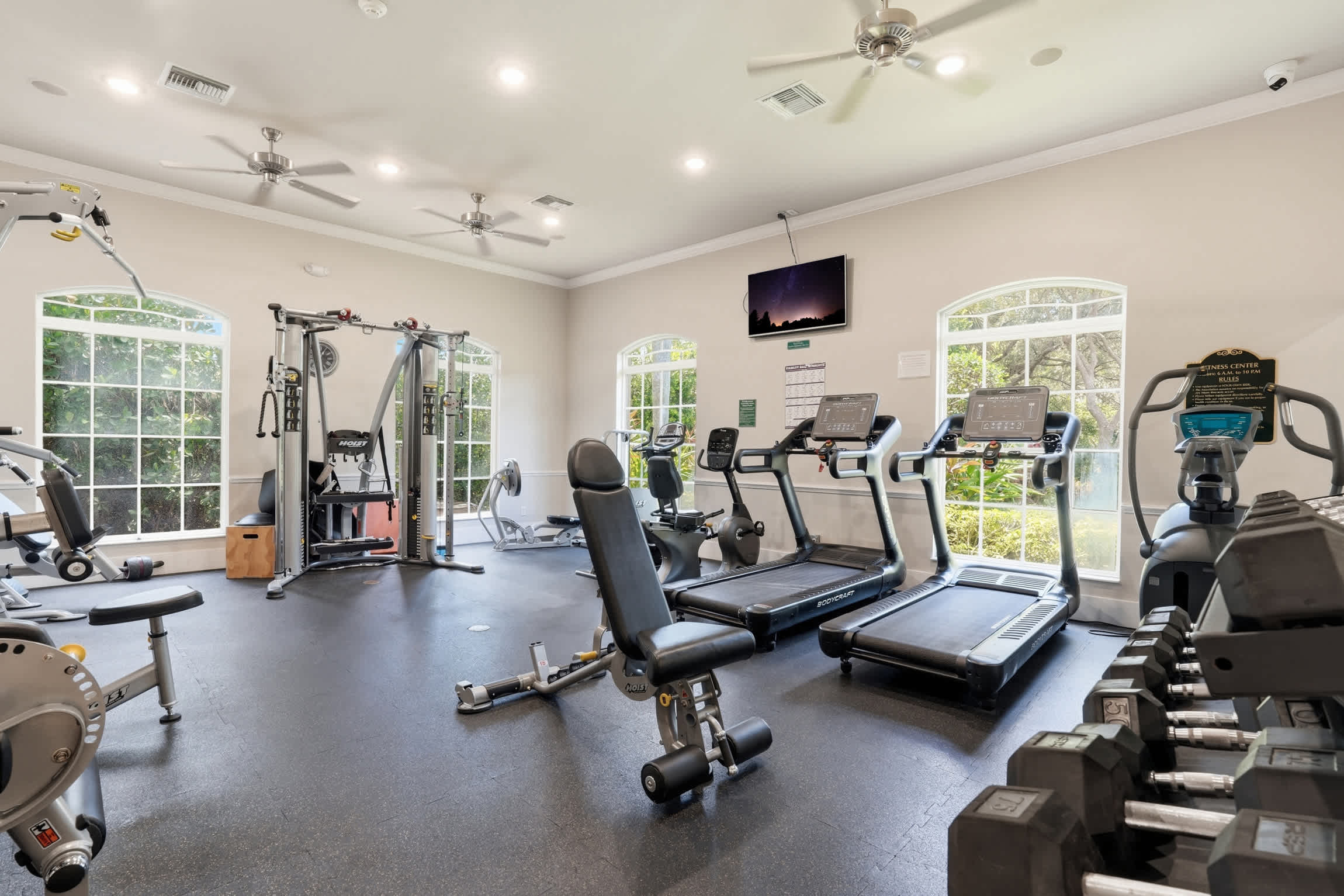 Comfortable Villa on Public Arrowhead Golf Course | Photo 6