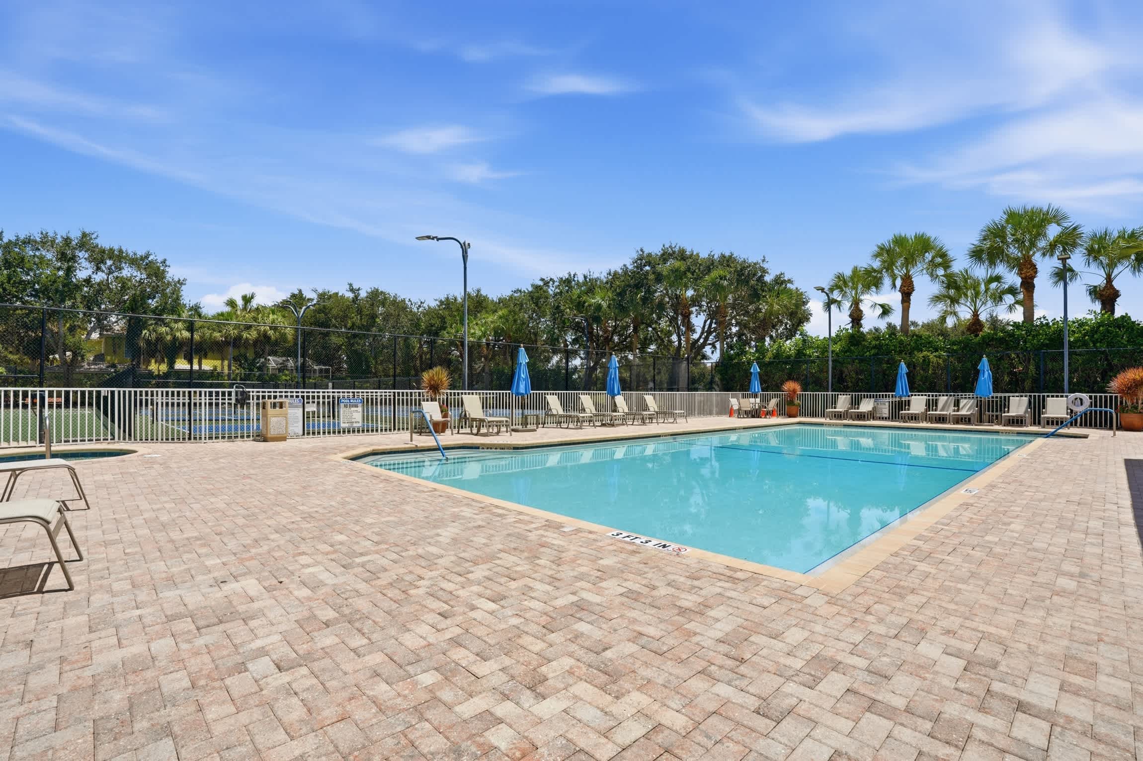 Comfortable Villa on Public Arrowhead Golf Course | Photo 5