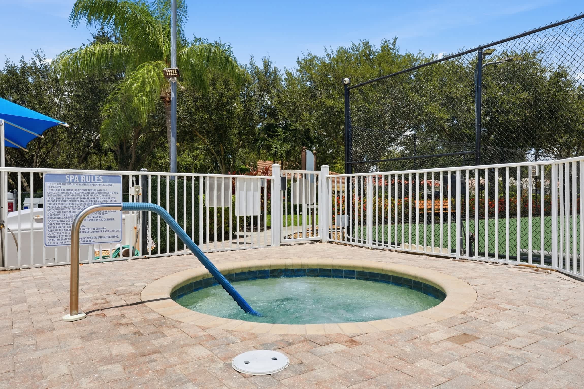 Comfortable Villa on Public Arrowhead Golf Course | Photo 11