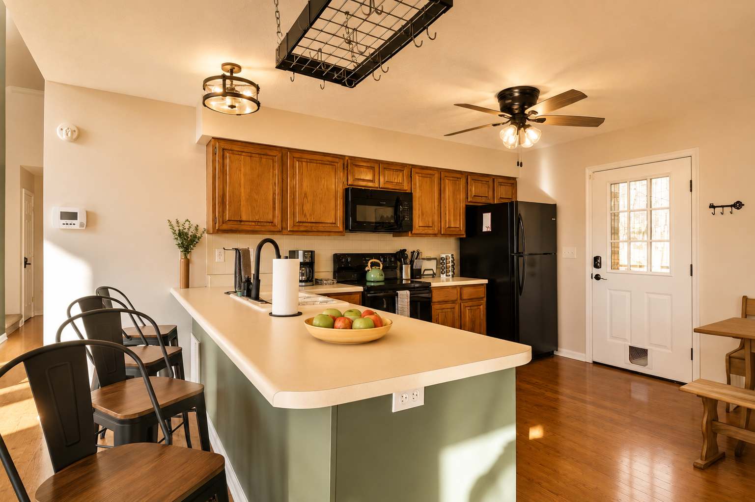 Enjoy a leisurely breakfast before heading out for the day or prepare dinner to enjoy together after your mountain adventures. 
