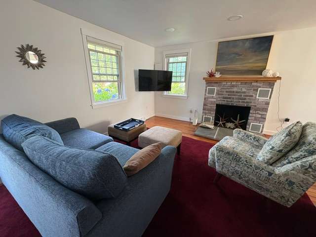 Renovated cottage steps from private beach with backyard, grill, bay views, AC