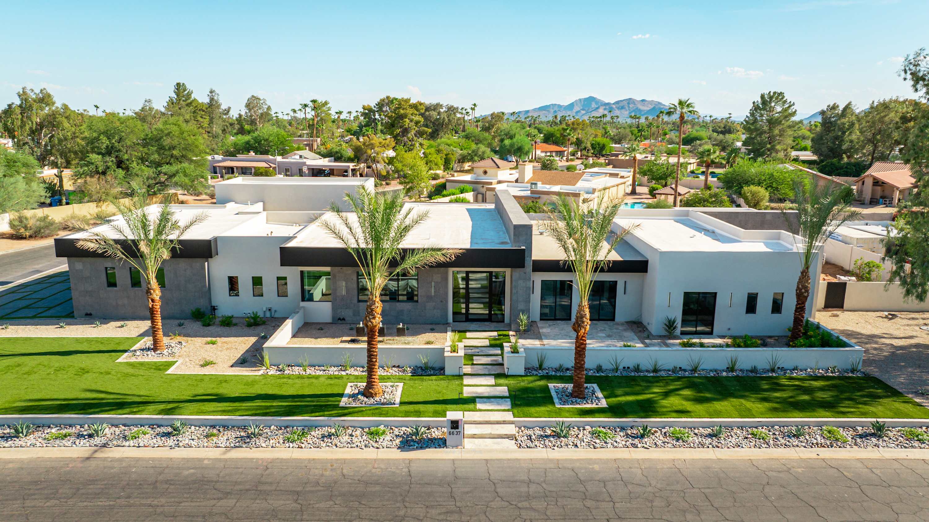 HÓZHÓ Estate on Ocotillo, a luxury vacation rental in Scottsdale, AZ 85254