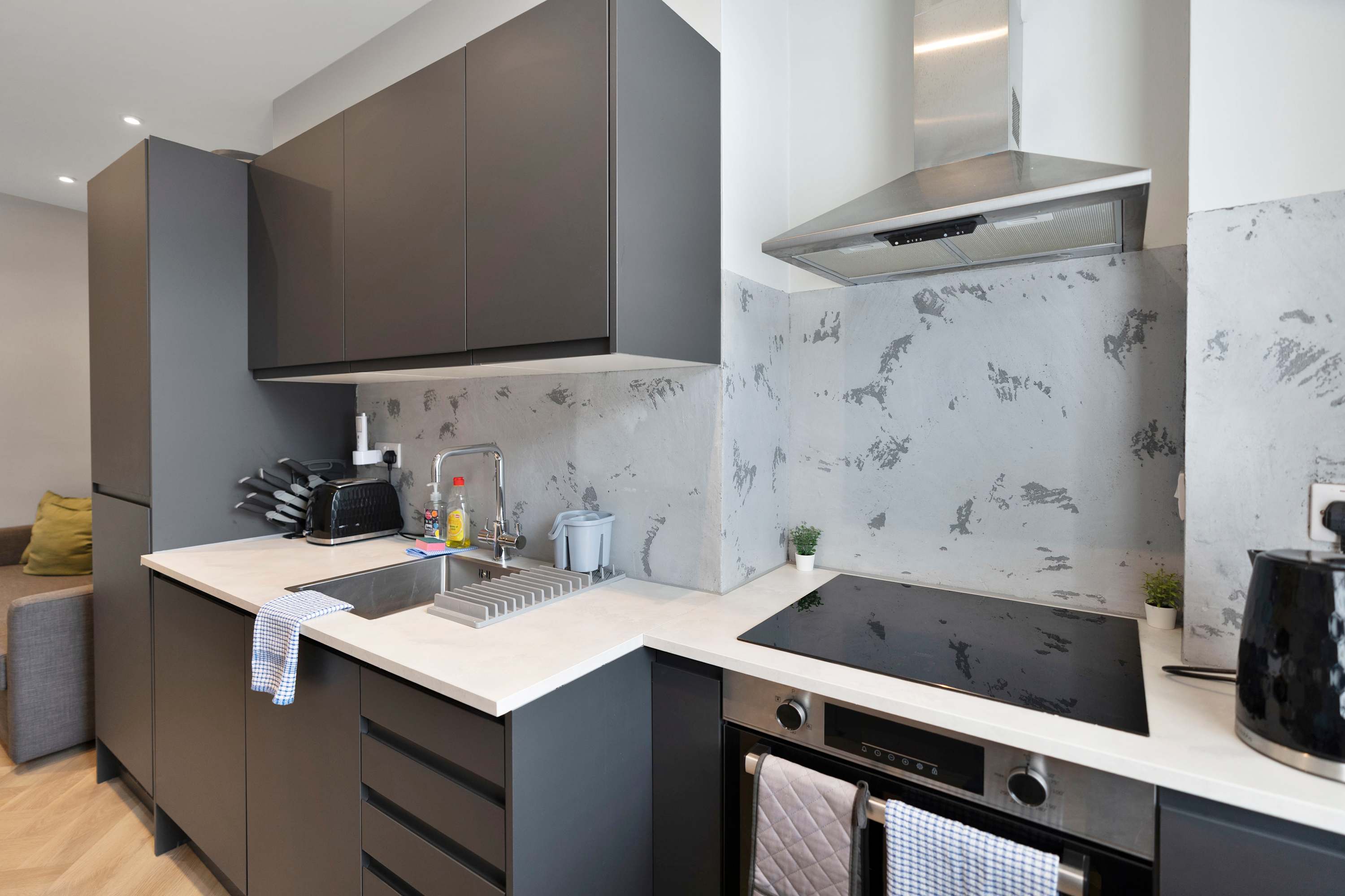 Edinburgh City Centre & Shore - Free Parking -WiFi in Pitt Street EH6 4DE - Property image 4 - VivreStays