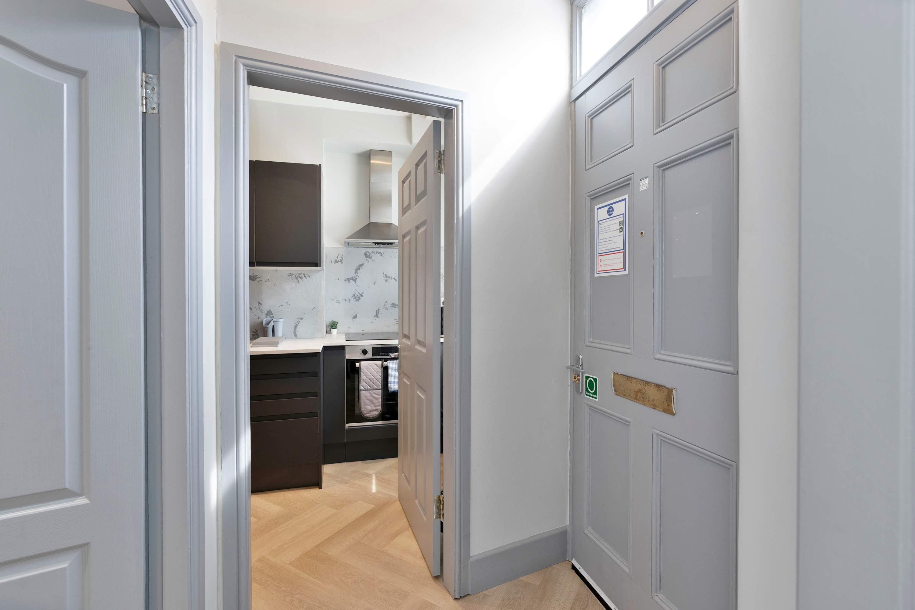 Edinburgh City Centre & Shore - Free Parking -WiFi in Pitt Street EH6 4DE - Property image 8 - VivreStays