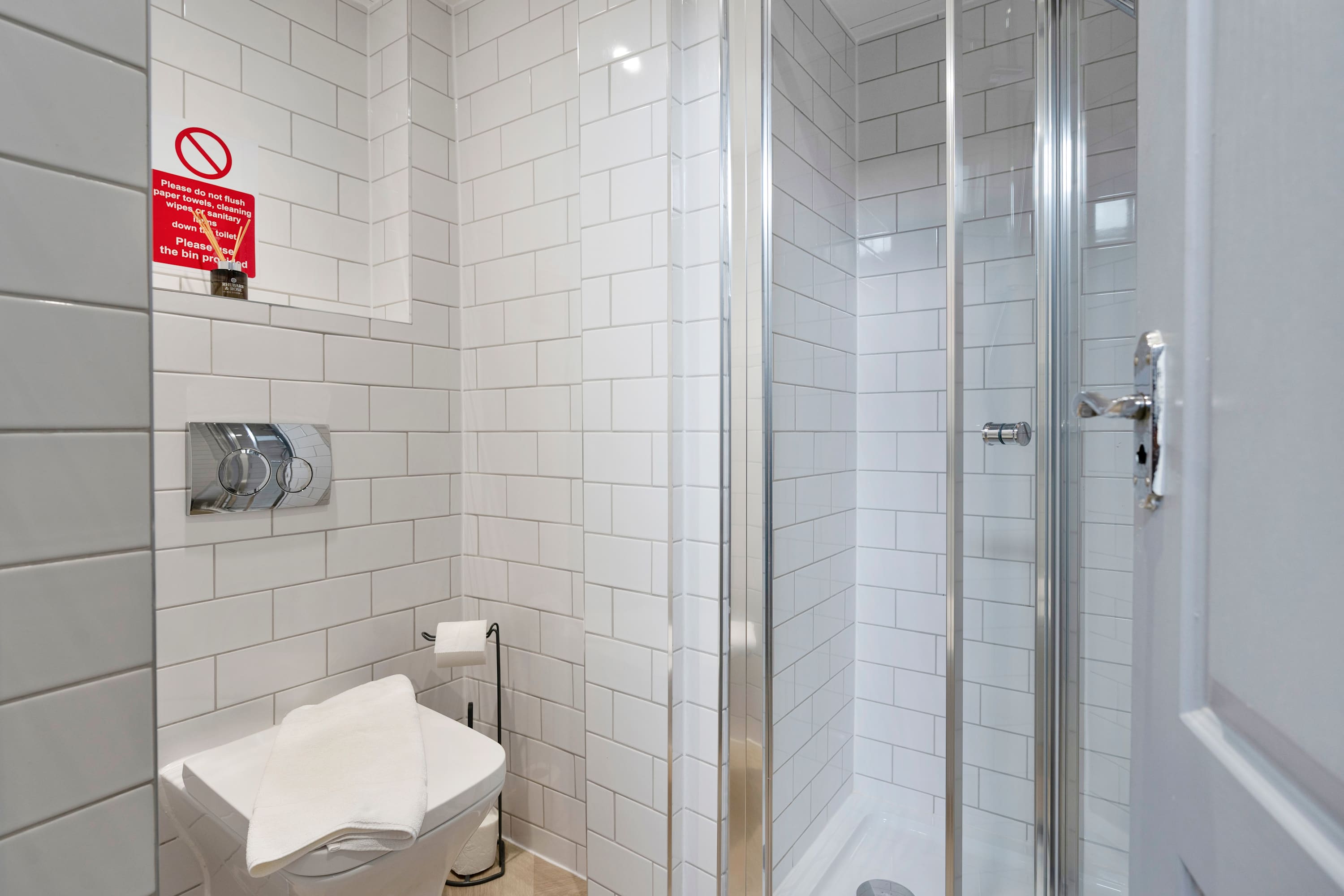 Edinburgh City Centre & Shore - Free Parking -WiFi in Pitt Street EH6 4DE - Property image 11 - VivreStays
