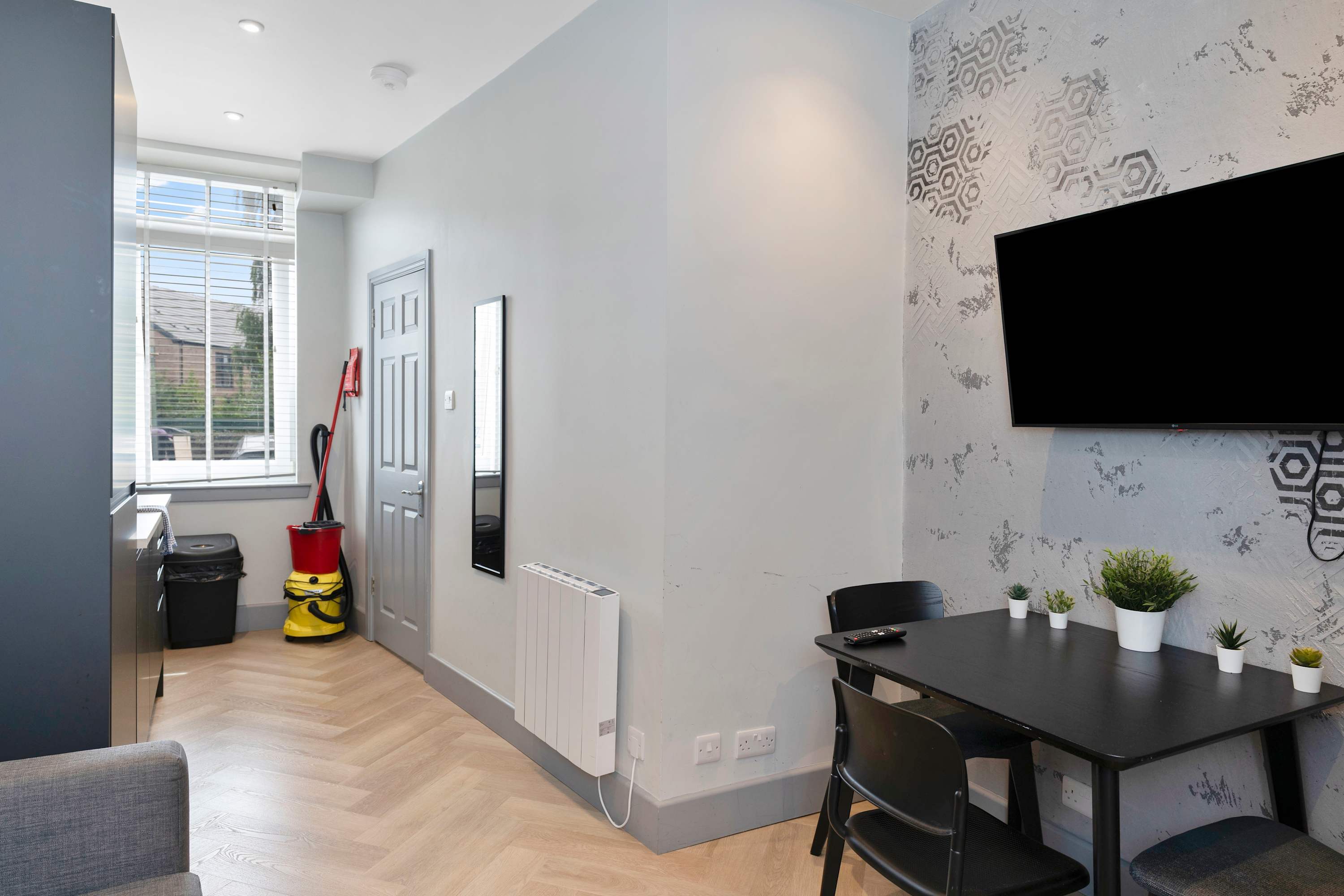 Edinburgh City Centre & Shore - Free Parking -WiFi in Pitt Street EH6 4DE - Property image 13 - VivreStays