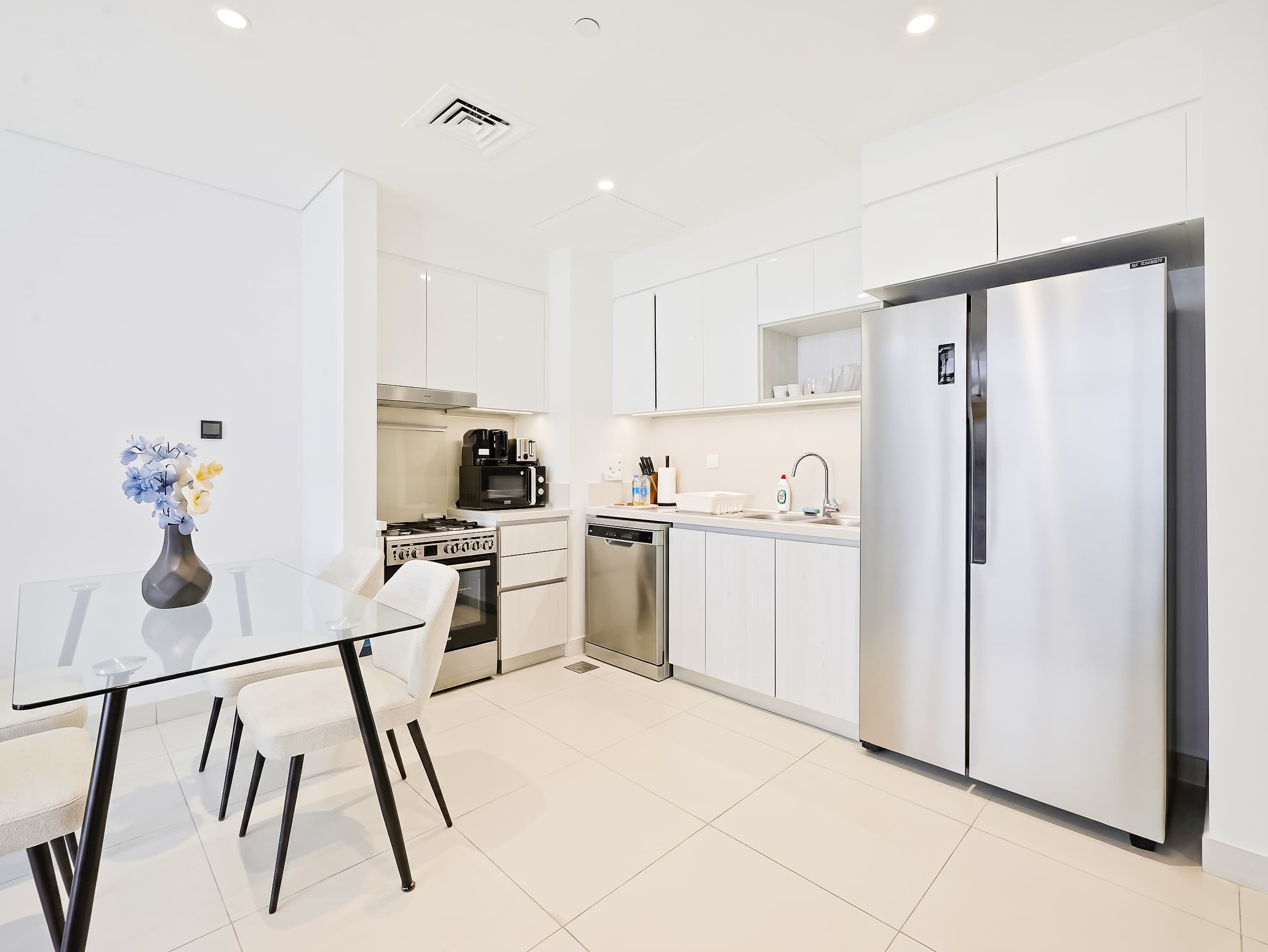 Modern 2BR Haven with Stunning Views — photo 14 of 23