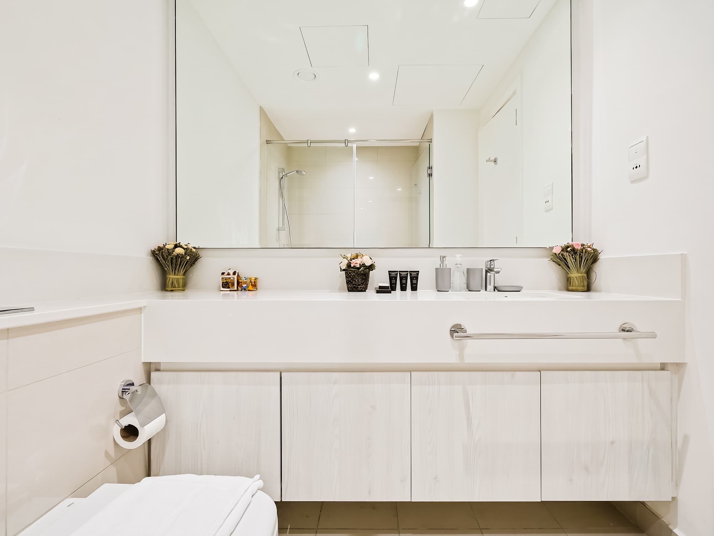 Modern 2BR Haven with Stunning Views — photo 21 of 23