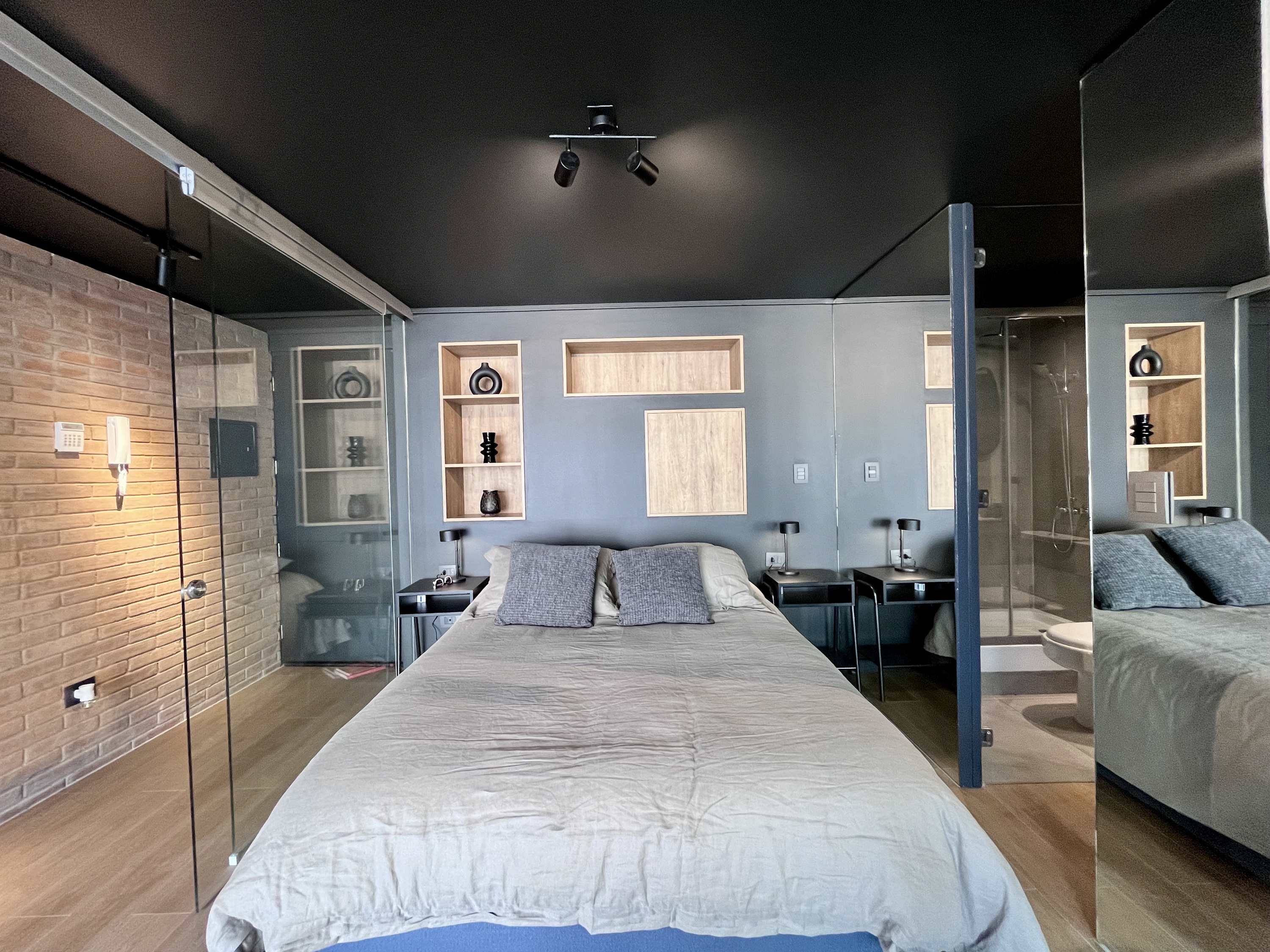 Modern Studio - City Views, Fast Wifi & Parking