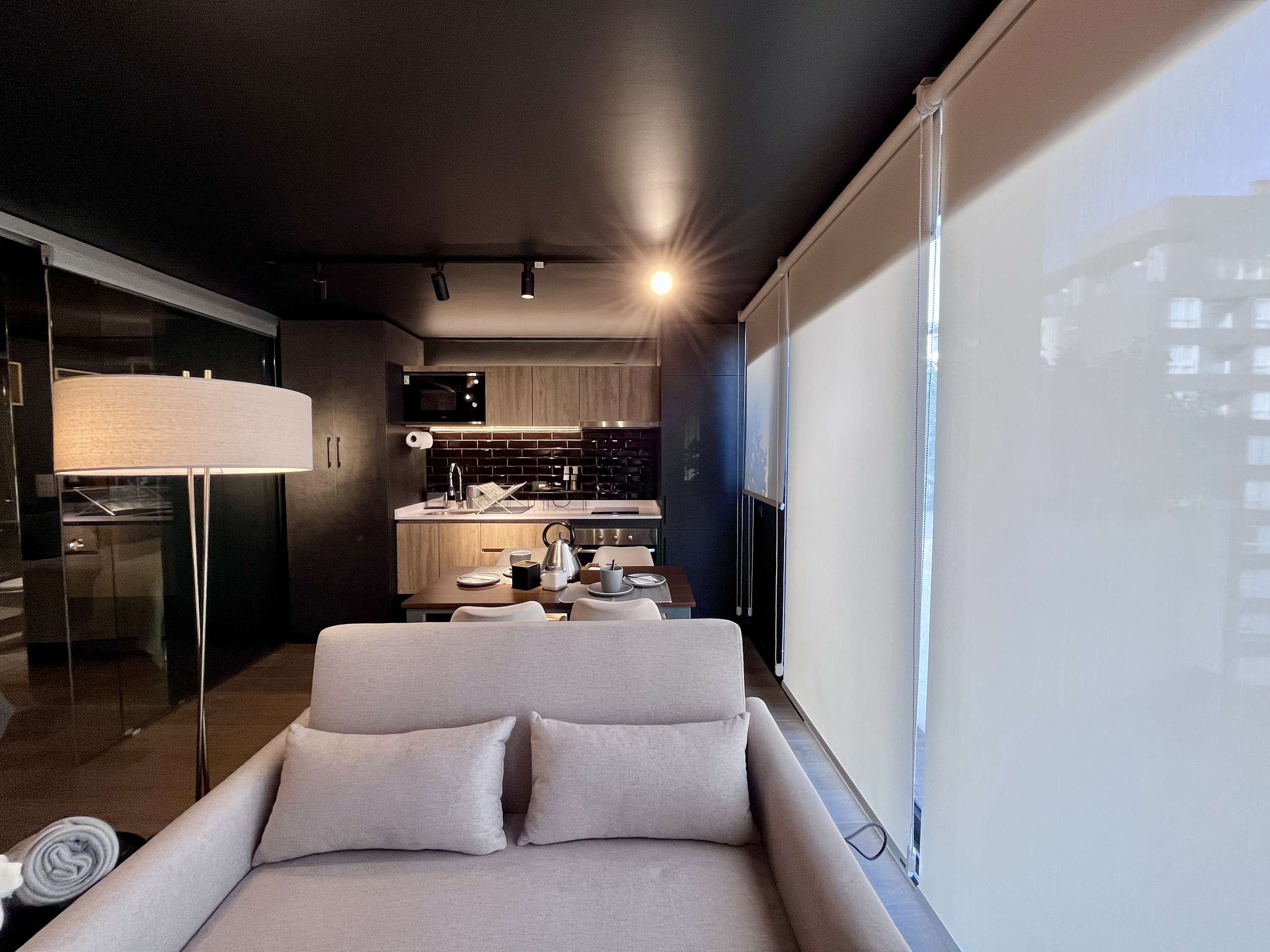 Modern Studio - City Views, Fast Wifi & Parking