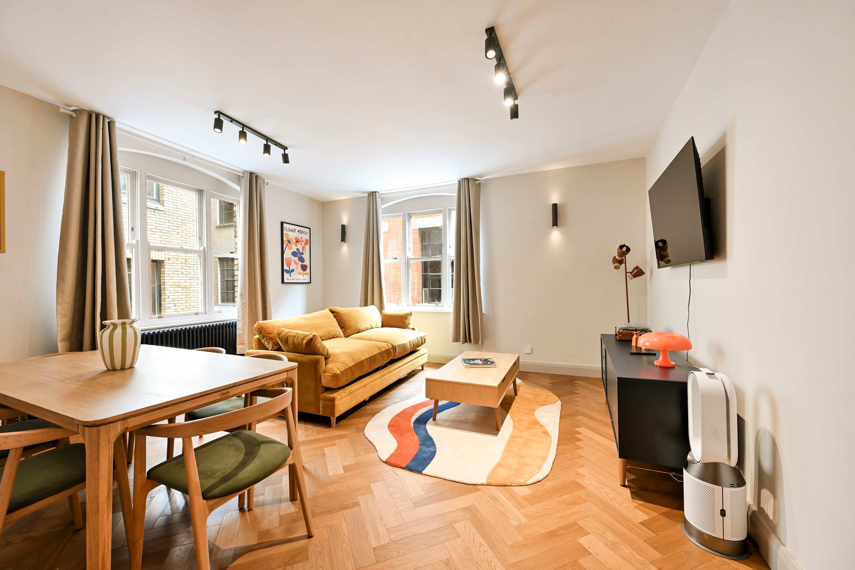 Stylish Retro Home in Covent Garden